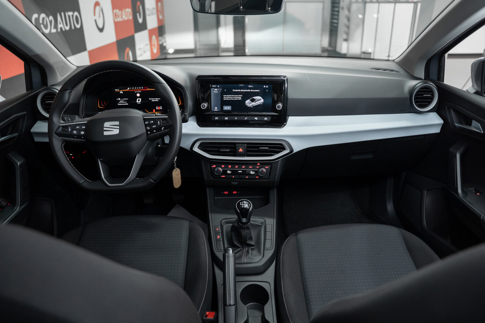 seat-ibiza-1.0-style-co2-stand-carros-automovel-comprar-pataias-11