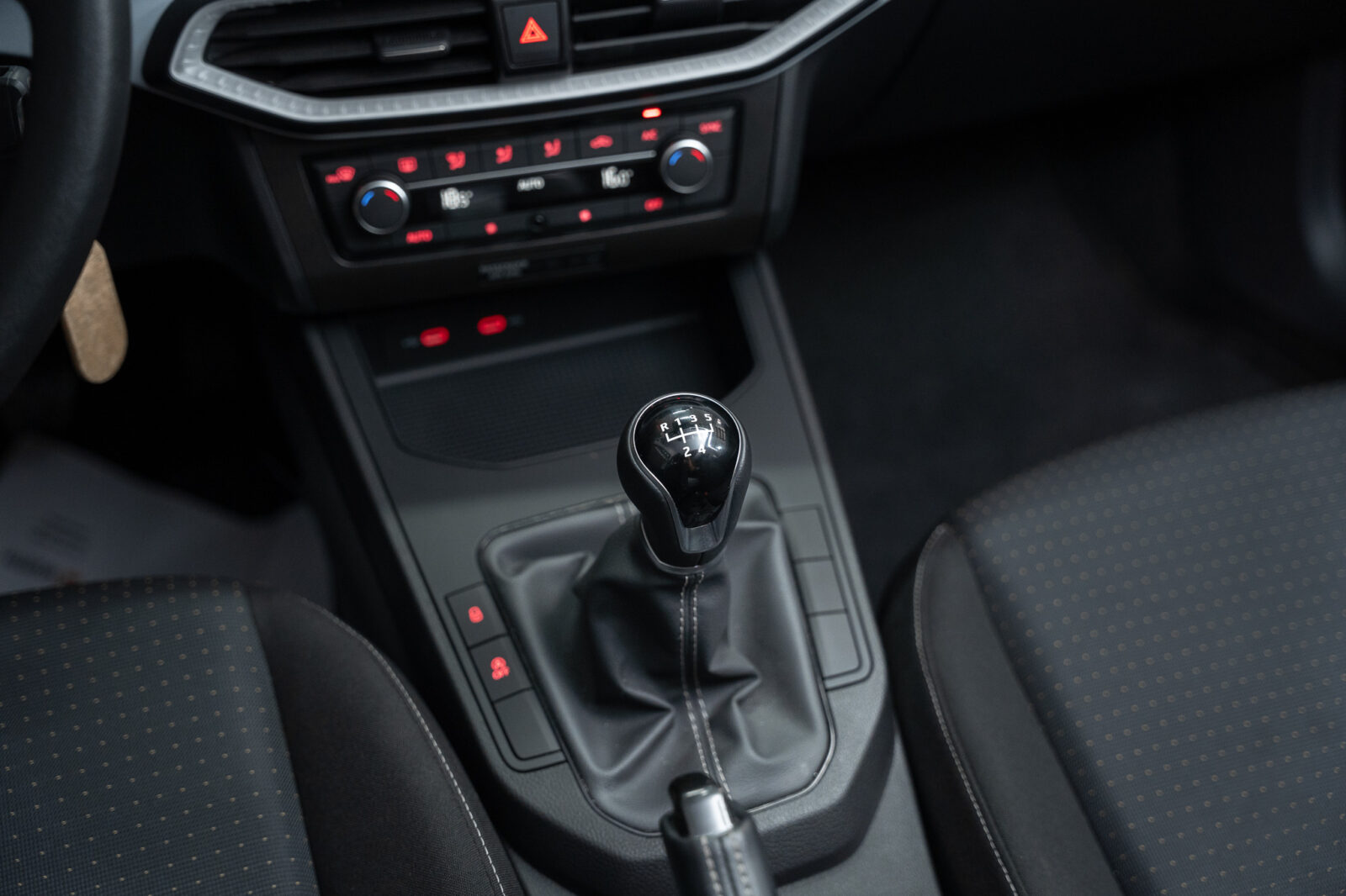 seat-ibiza-1.0-style-co2-stand-carros-automovel-comprar-pataias-12