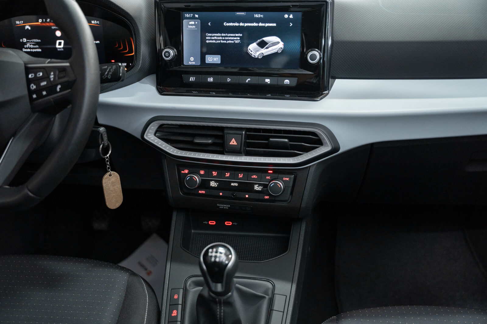 seat-ibiza-1.0-style-co2-stand-carros-automovel-comprar-pataias-13