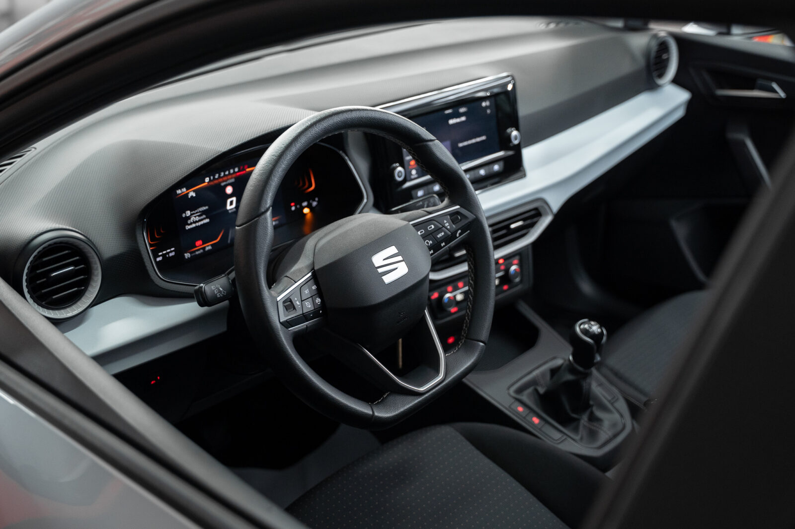 seat-ibiza-1.0-style-co2-stand-carros-automovel-comprar-pataias-8