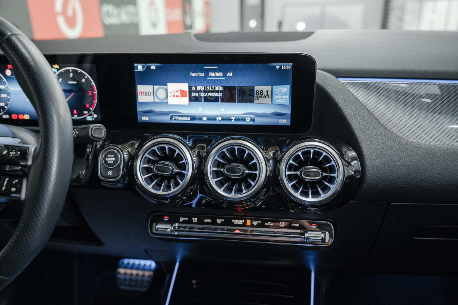 mercedes-benz-b-180-d-amg-pack-night-auto-stand-carros-automovel-comprar-pataias-10