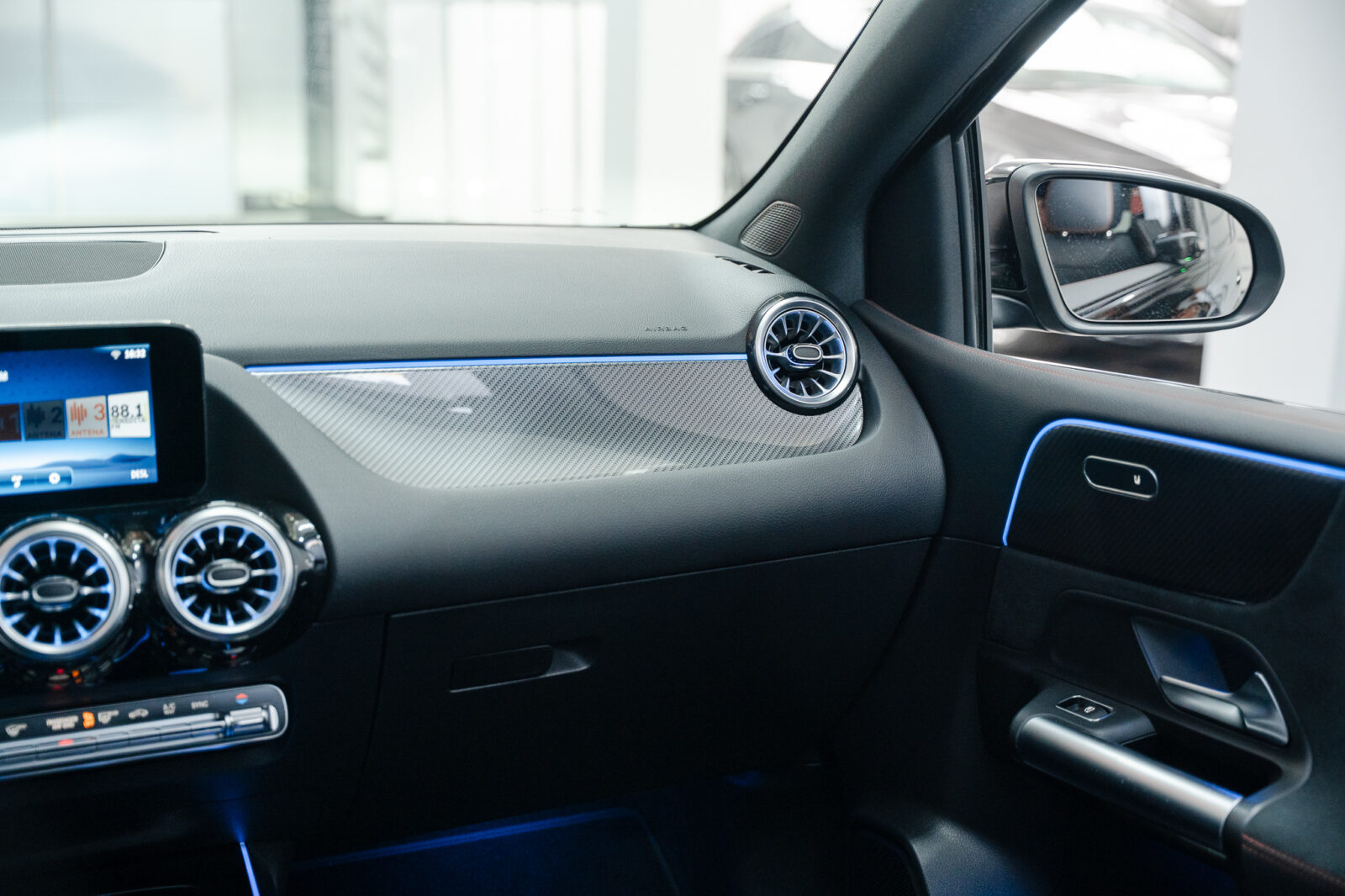 mercedes-benz-b-180-d-amg-pack-night-auto-stand-carros-automovel-comprar-pataias-15