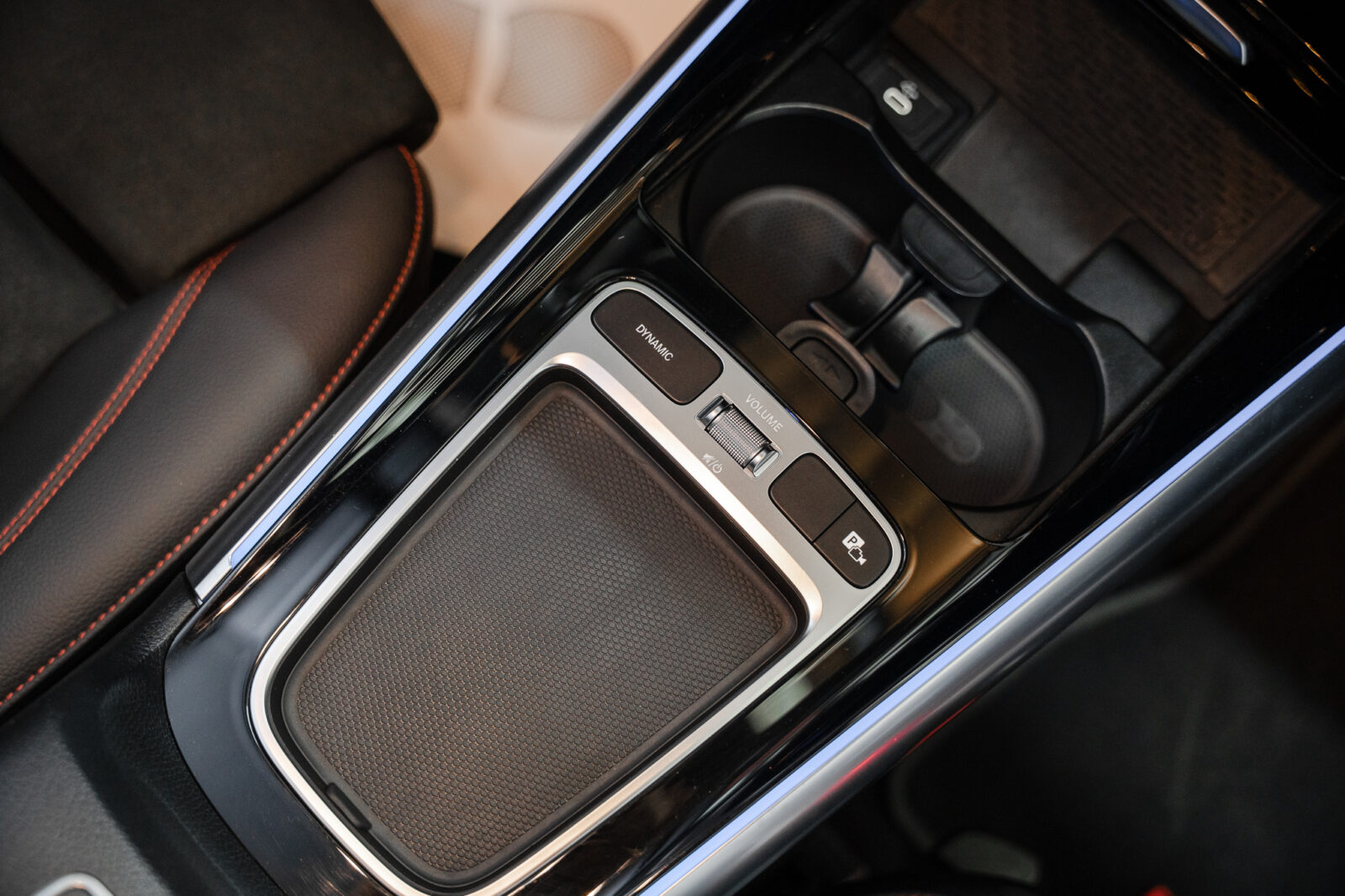 mercedes-benz-b-180-d-amg-pack-night-auto-stand-carros-automovel-comprar-pataias-18