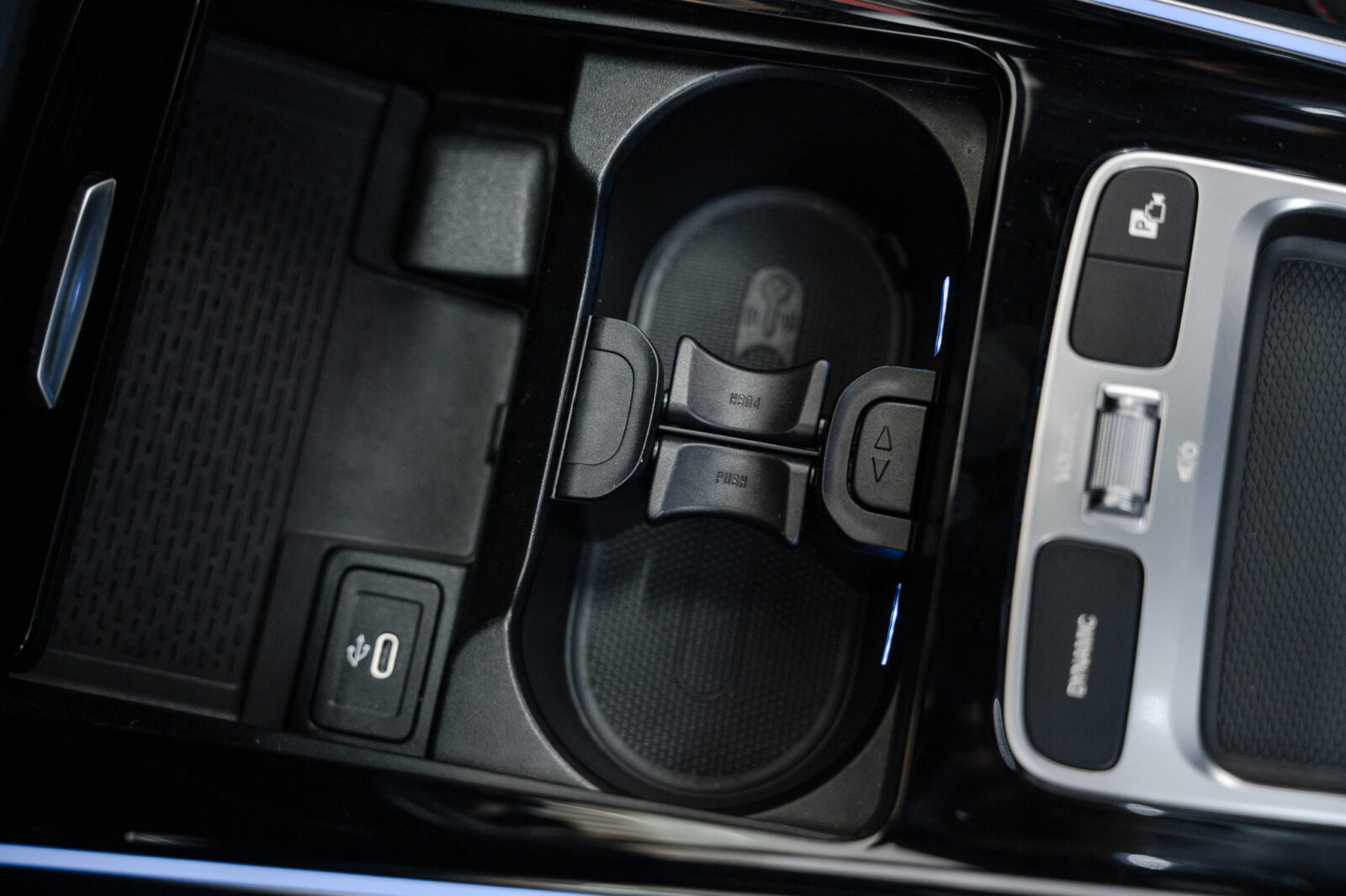 mercedes-benz-b-180-d-amg-pack-night-auto-stand-carros-automovel-comprar-pataias-23