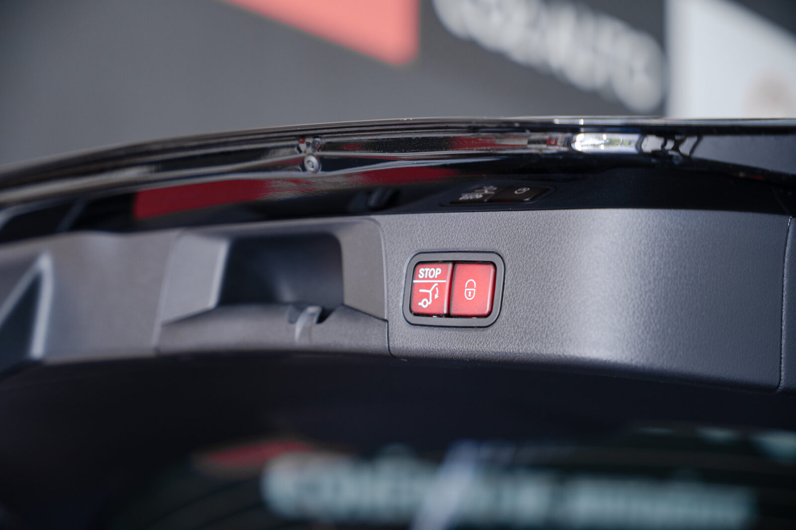 mercedes-benz-b-180-d-amg-pack-night-auto-stand-carros-automovel-comprar-pataias-24