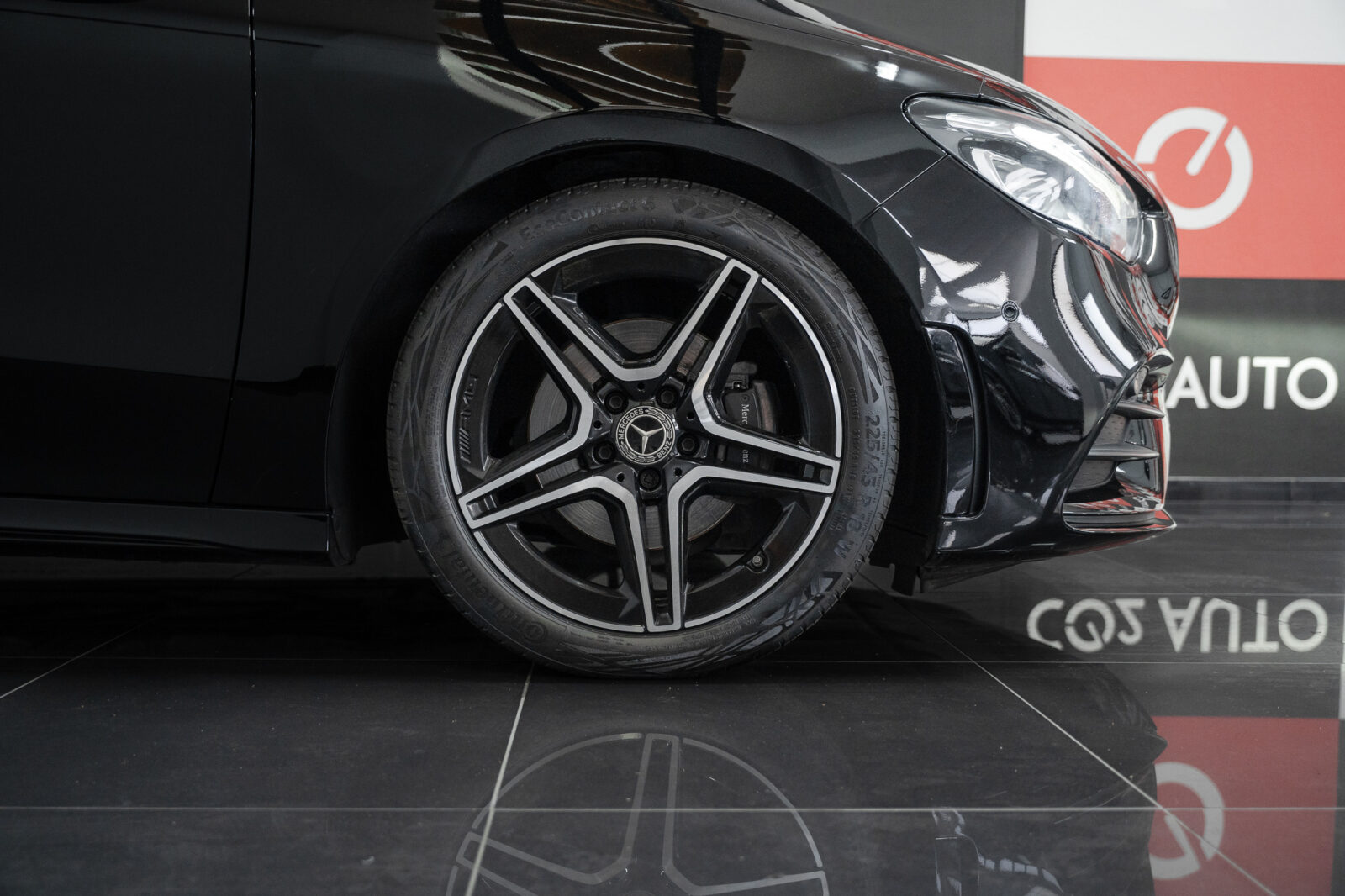 mercedes-benz-b-180-d-amg-pack-night-auto-stand-carros-automovel-comprar-pataias-3