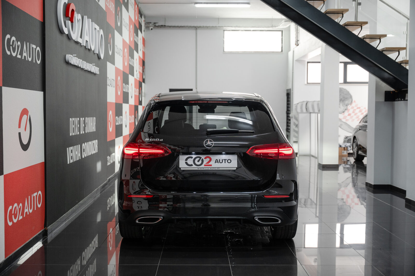 mercedes-benz-b-180-d-amg-pack-night-auto-stand-carros-automovel-comprar-pataias-4