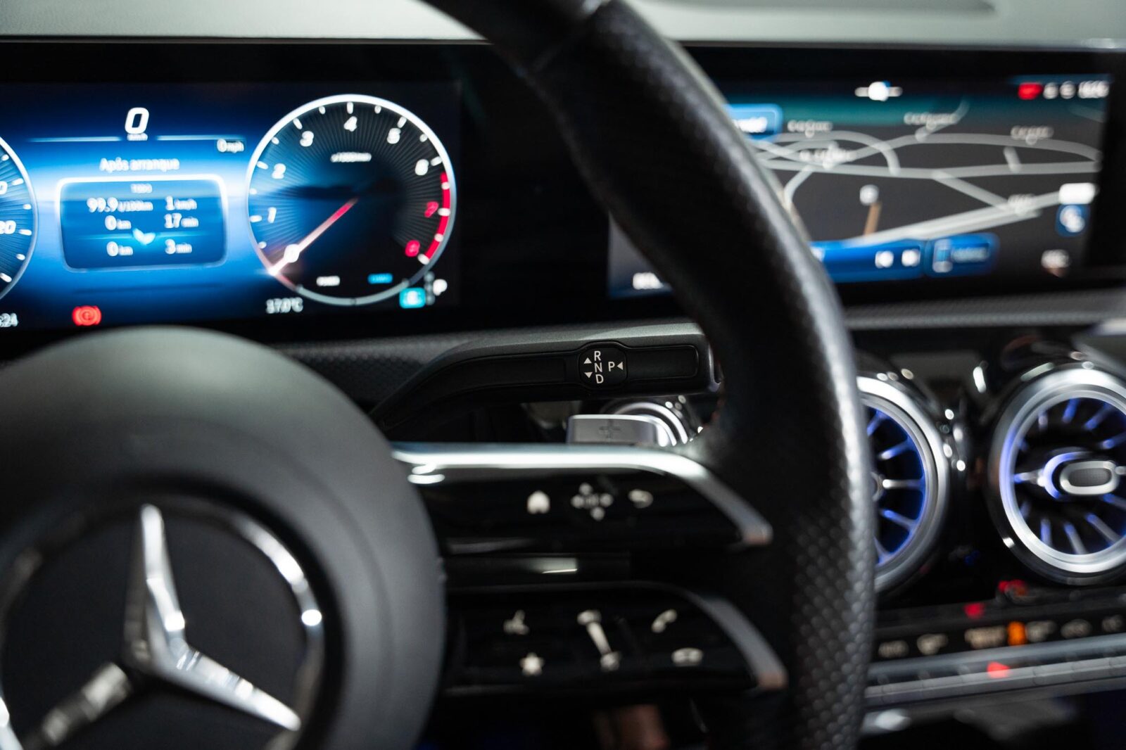 mercedes-benz-classe-a-a200- limousine -amg--auto-co2-stand-carros-automovel-comprar-pataias-13