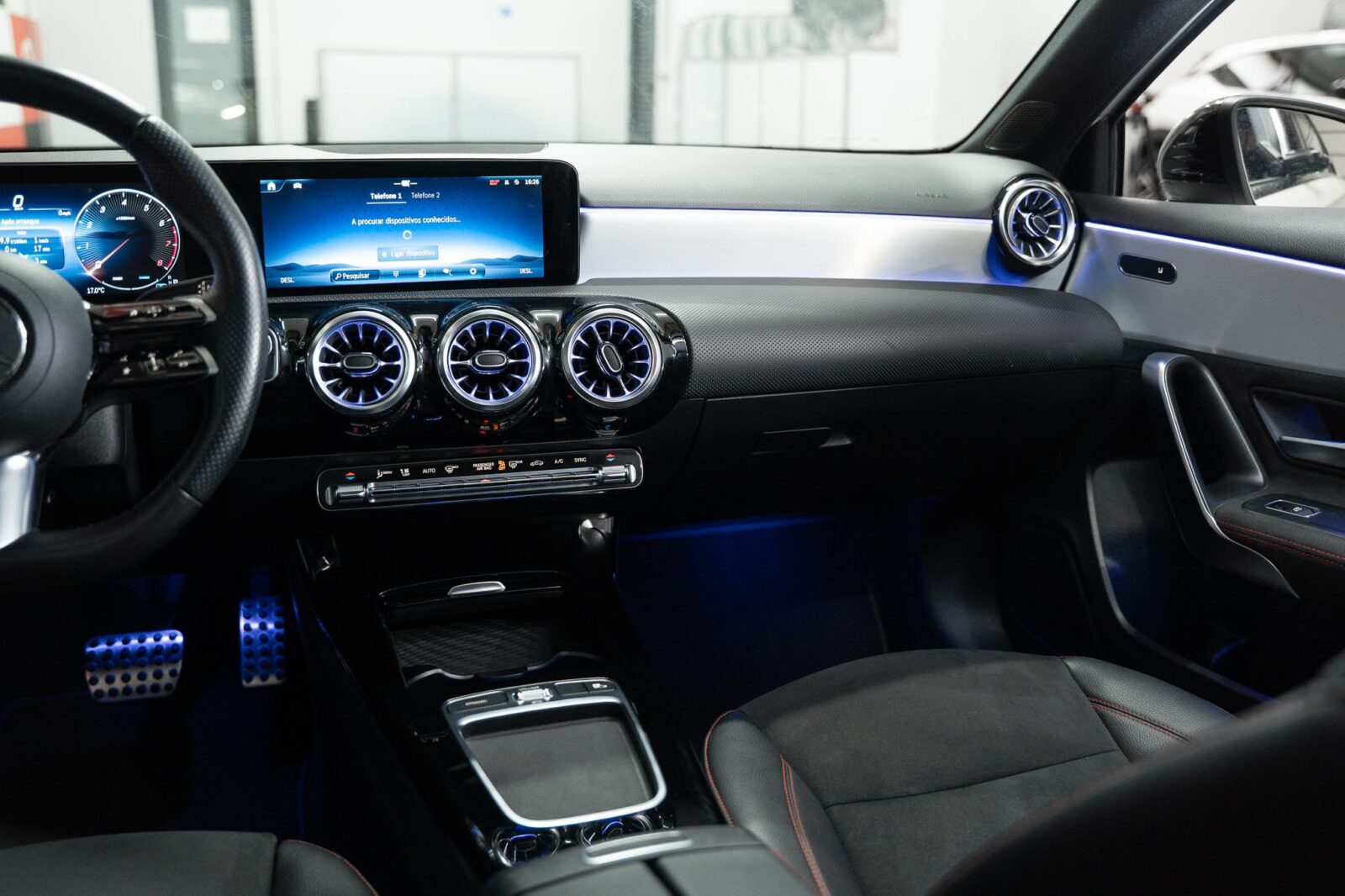 mercedes-benz-classe-a-a200- limousine -amg--auto-co2-stand-carros-automovel-comprar-pataias-18