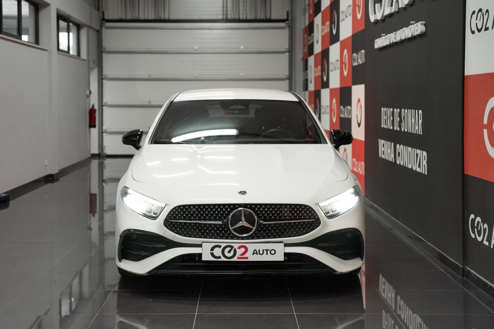 mercedes-benz-classe-a-a200- limousine -amg--auto-co2-stand-carros-automovel-comprar-pataias-2