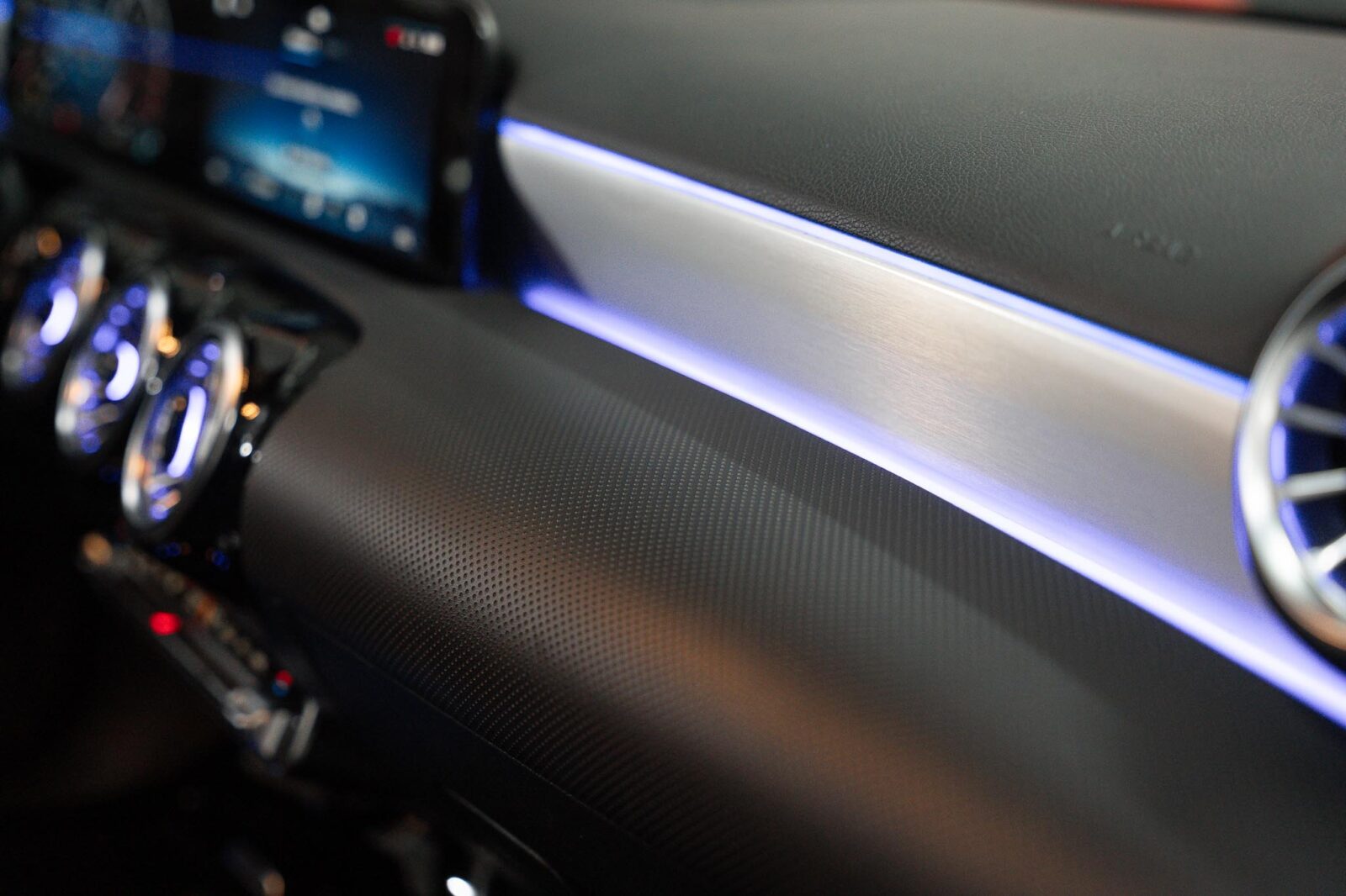 mercedes-benz-classe-a-a200- limousine -amg--auto-co2-stand-carros-automovel-comprar-pataias-23