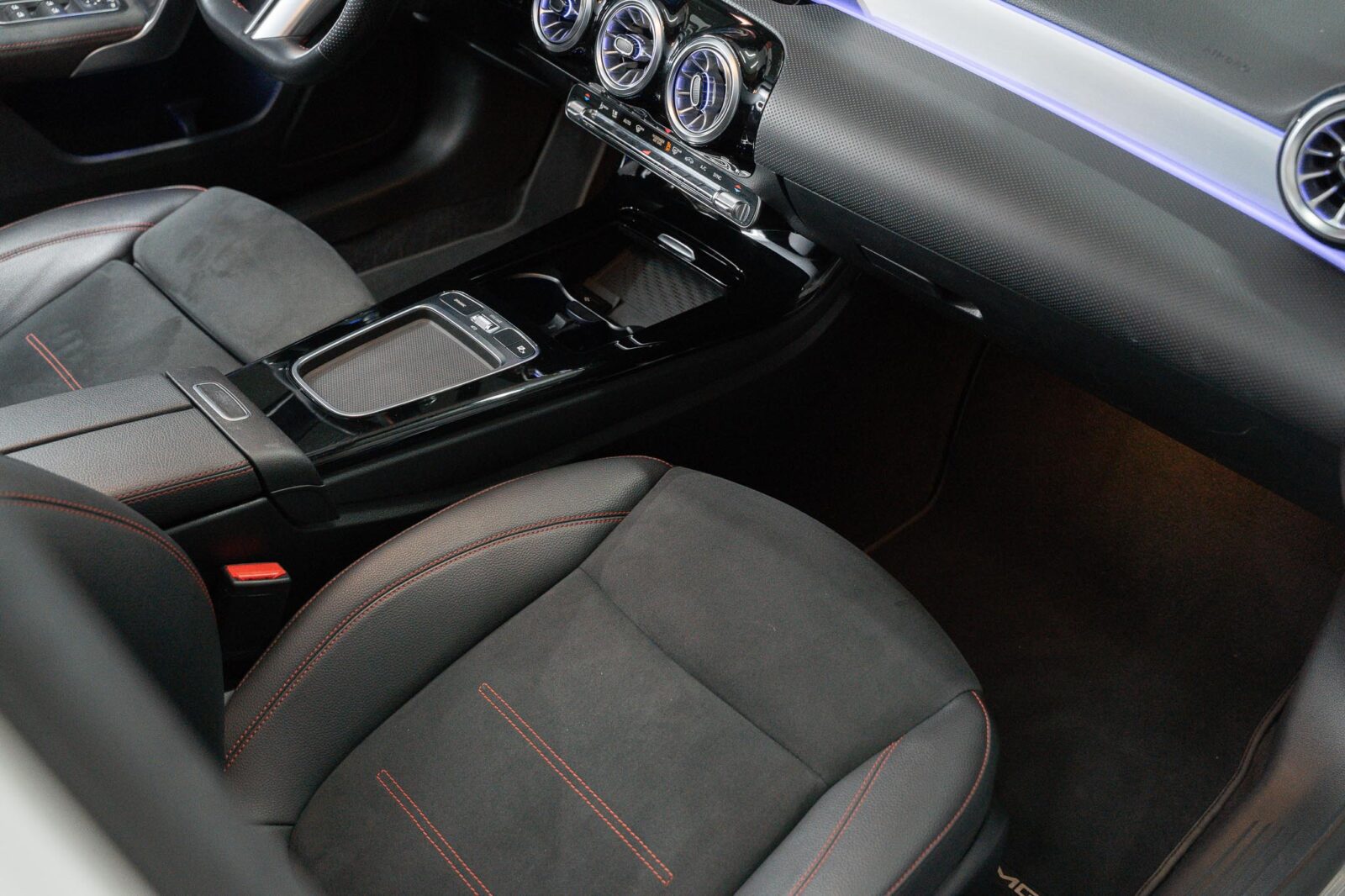 mercedes-benz-classe-a-a200- limousine -amg--auto-co2-stand-carros-automovel-comprar-pataias-25