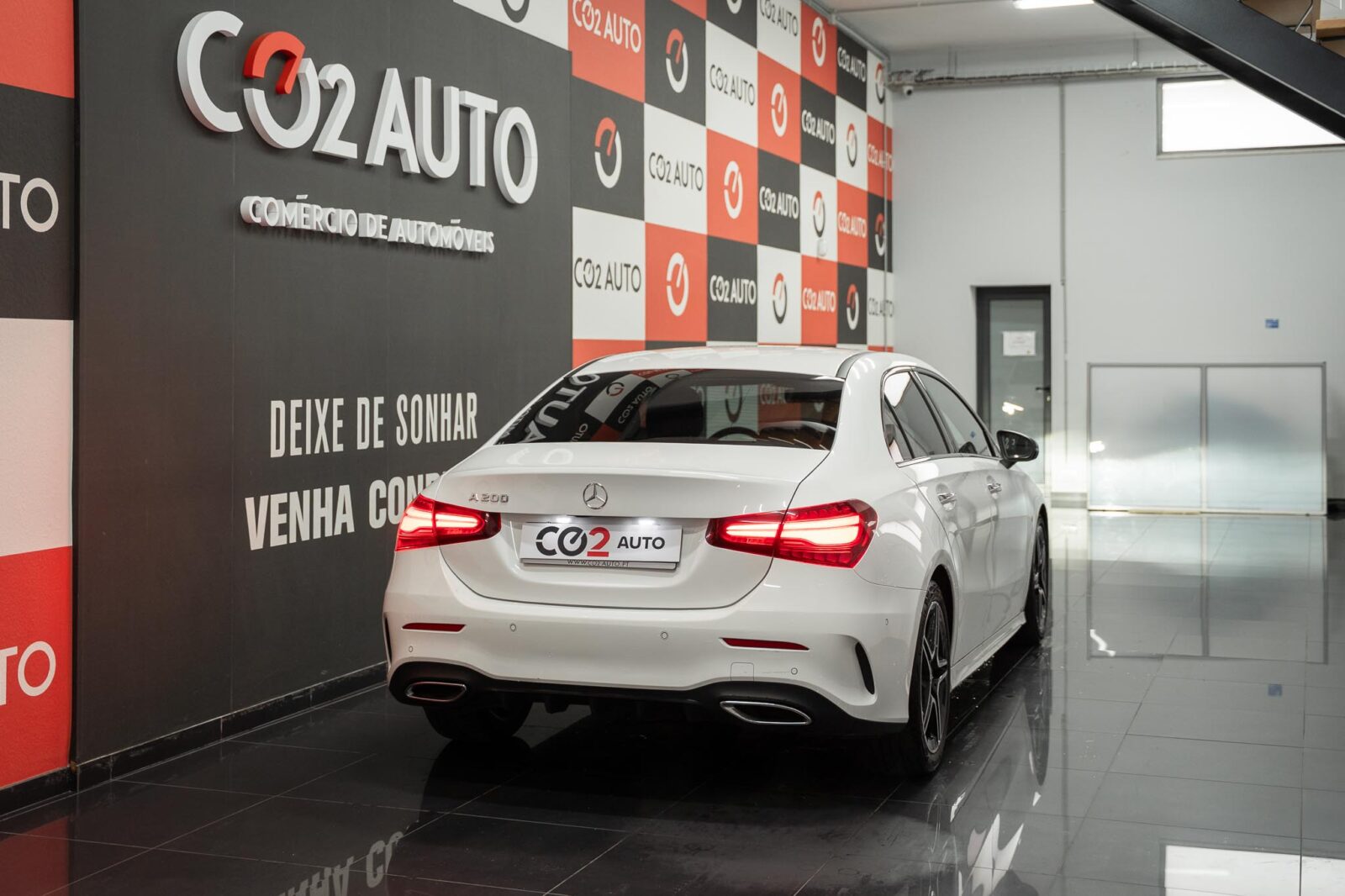 mercedes-benz-classe-a-a200- limousine -amg--auto-co2-stand-carros-automovel-comprar-pataias-6