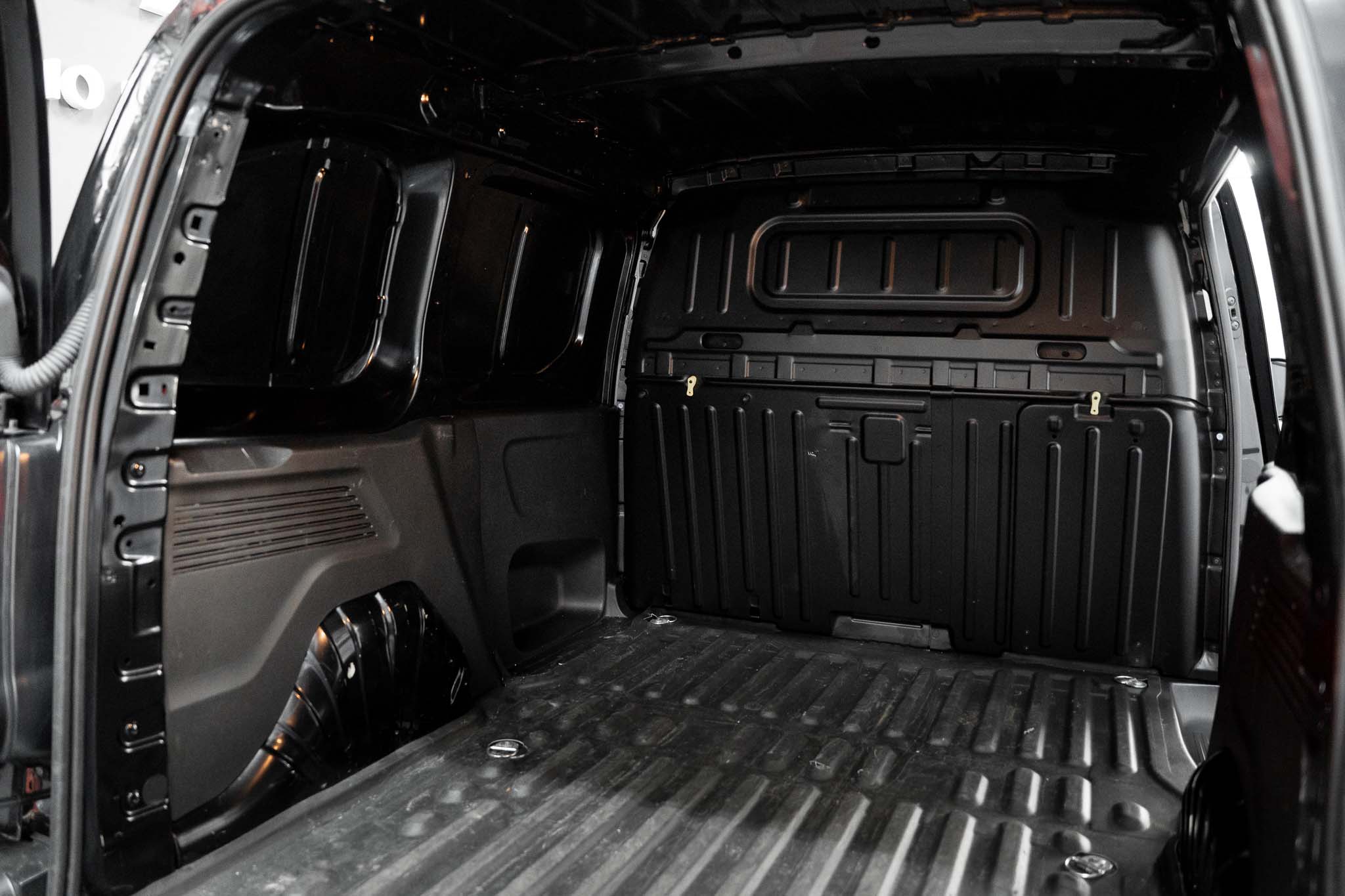 pegeout-preto-comercial-partner-co2-stand-carros-automovel-comprar-pataias-10