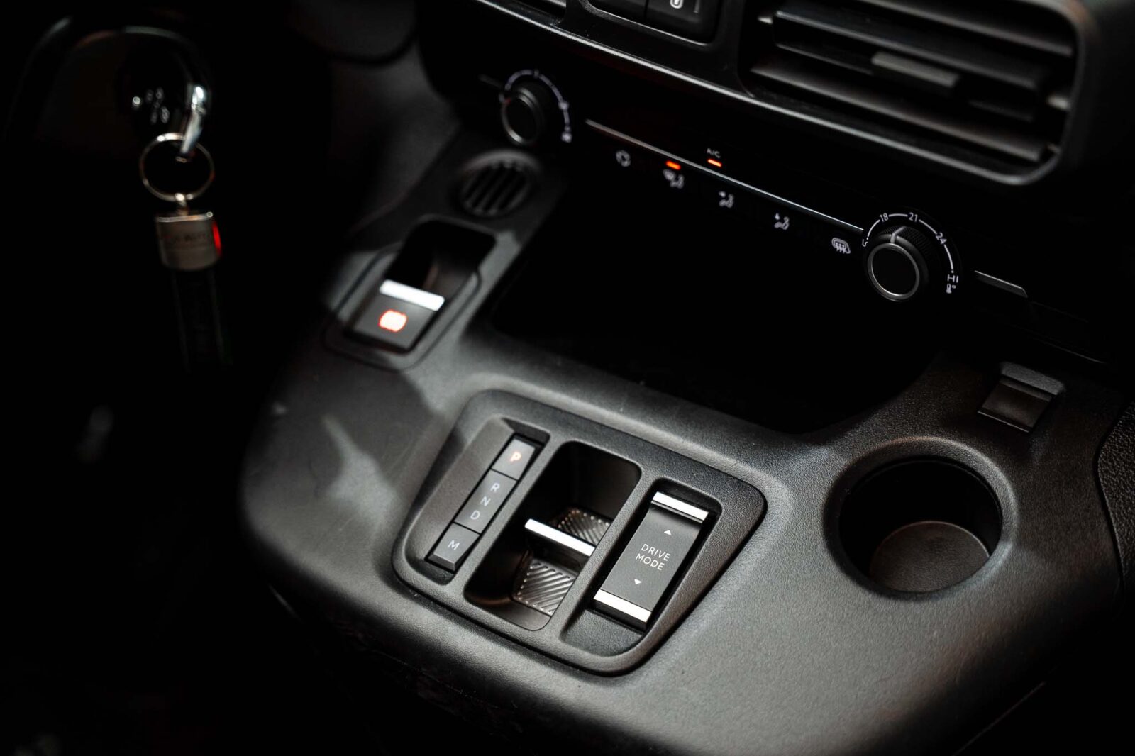 pegeout-preto-comercial-partner-co2-stand-carros-automovel-comprar-pataias-18