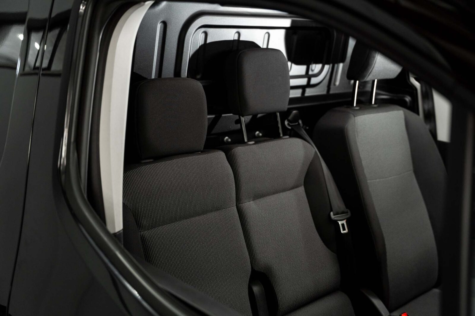 pegeout-preto-comercial-partner-co2-stand-carros-automovel-comprar-pataias-19