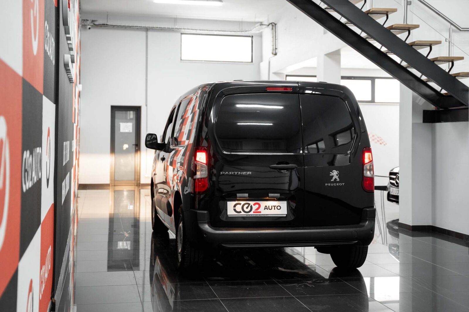 pegeout-preto-comercial-partner-co2-stand-carros-automovel-comprar-pataias-6