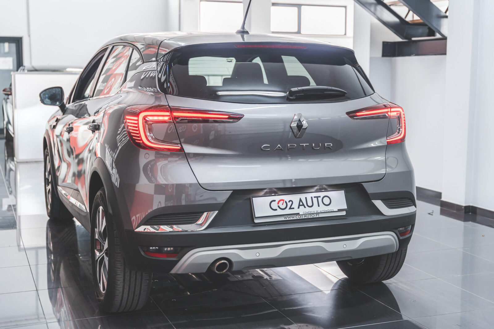 renault-captur-cinza-carros-co2-pataias-stand-3