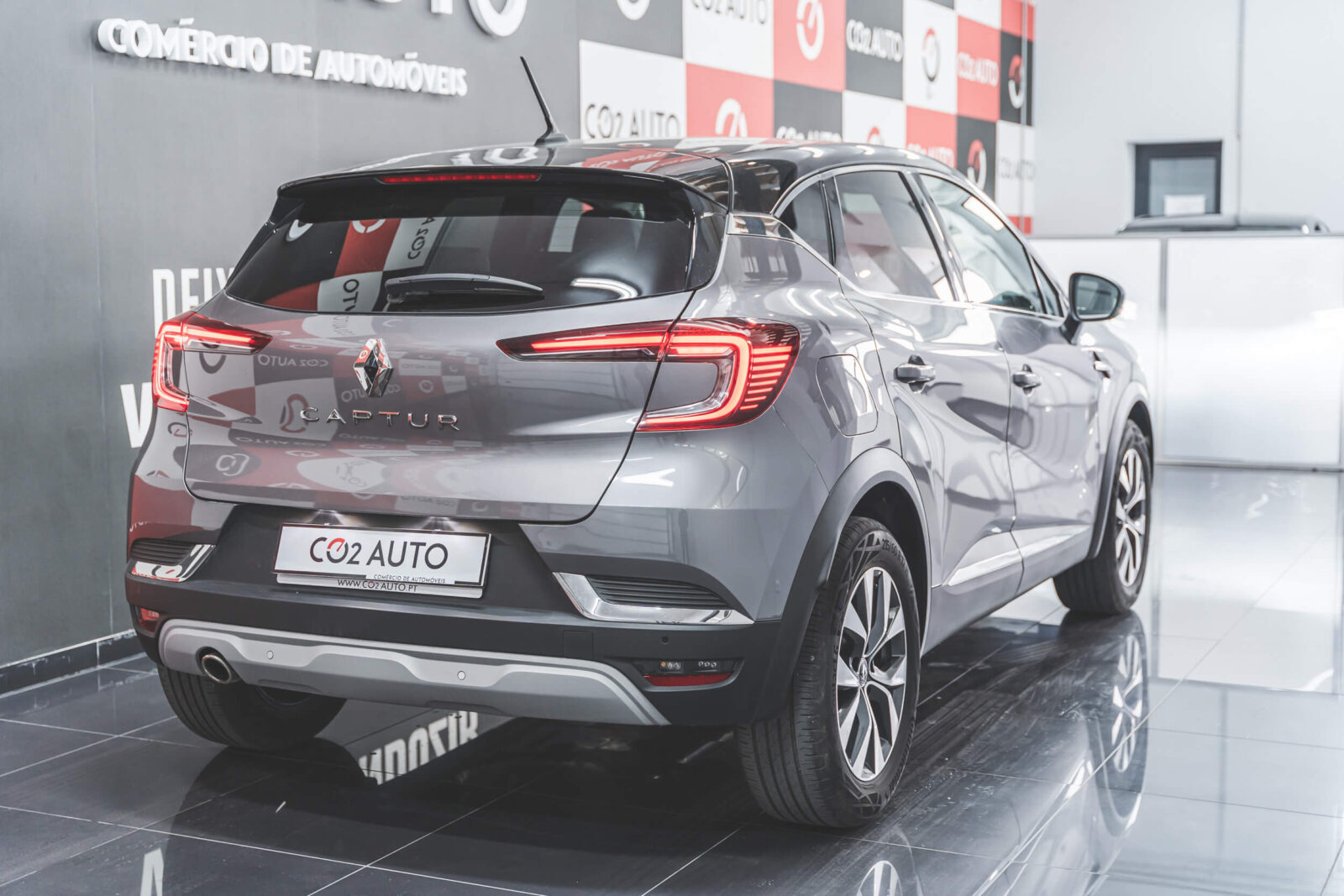 renault-captur-cinza-carros-co2-pataias-stand-5