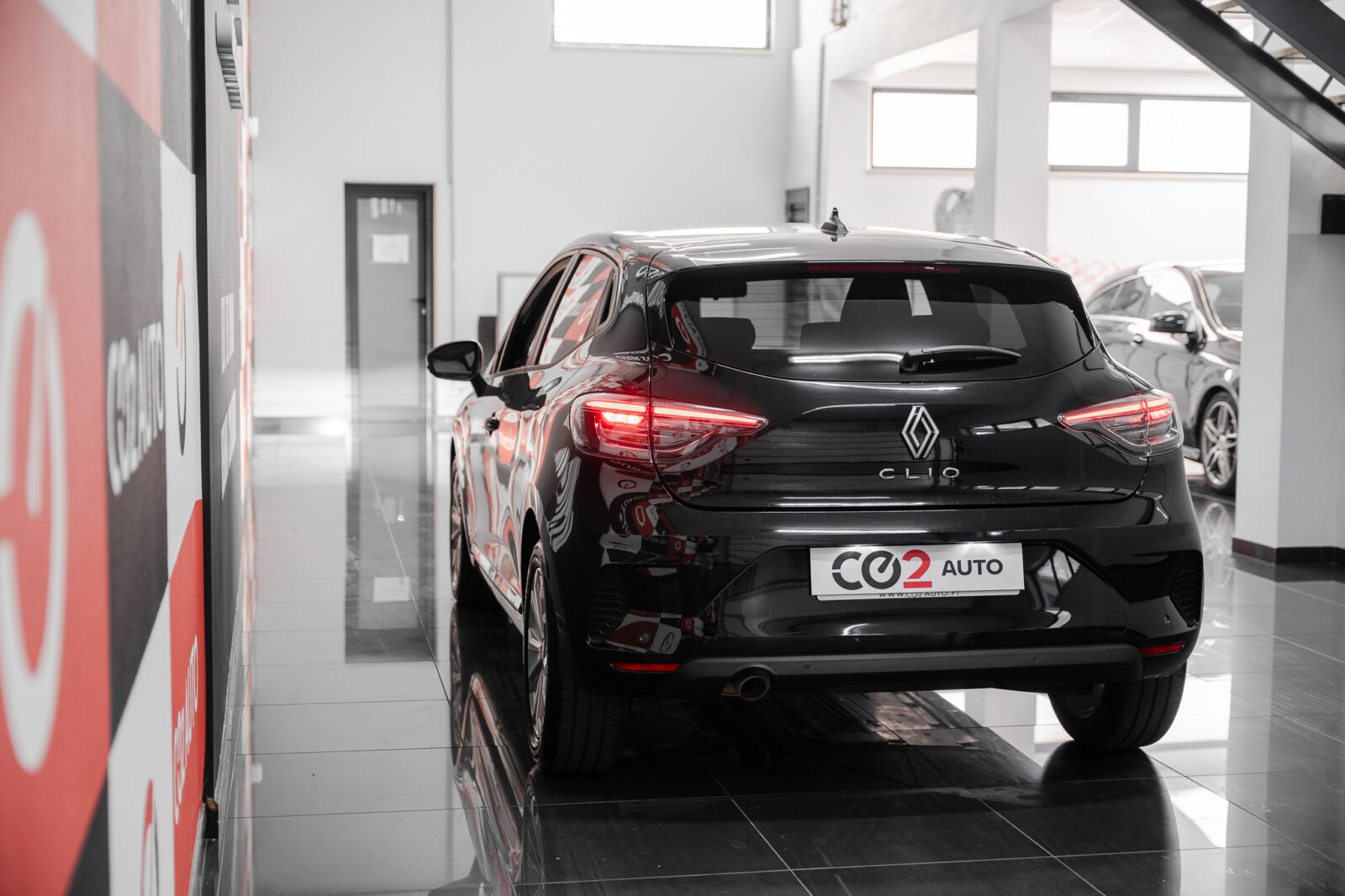 renault-clio-co2-preto-tce-1.0-evolution-stand-carros-automovel-comprar-pataias-5