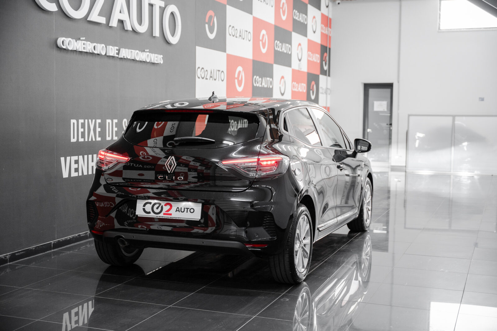 renault-clio-co2-preto-tce-1.0-evolution-stand-carros-automovel-comprar-pataias-6