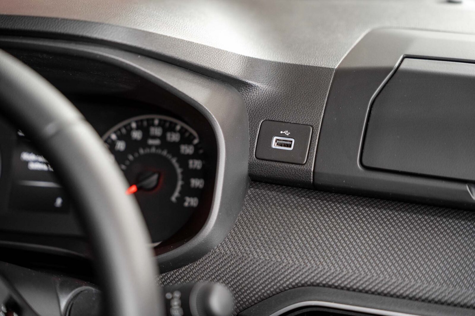 dacia-jogger-1.0-tce-essential-co2-stand-carros-automovel-comprar-pataias-16