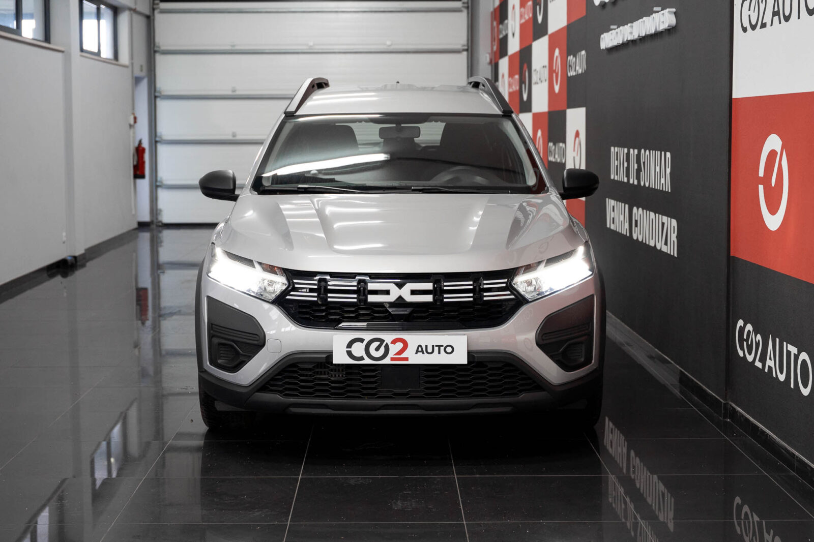 dacia-jogger-1.0-tce-essential-co2-stand-carros-automovel-comprar-pataias-2