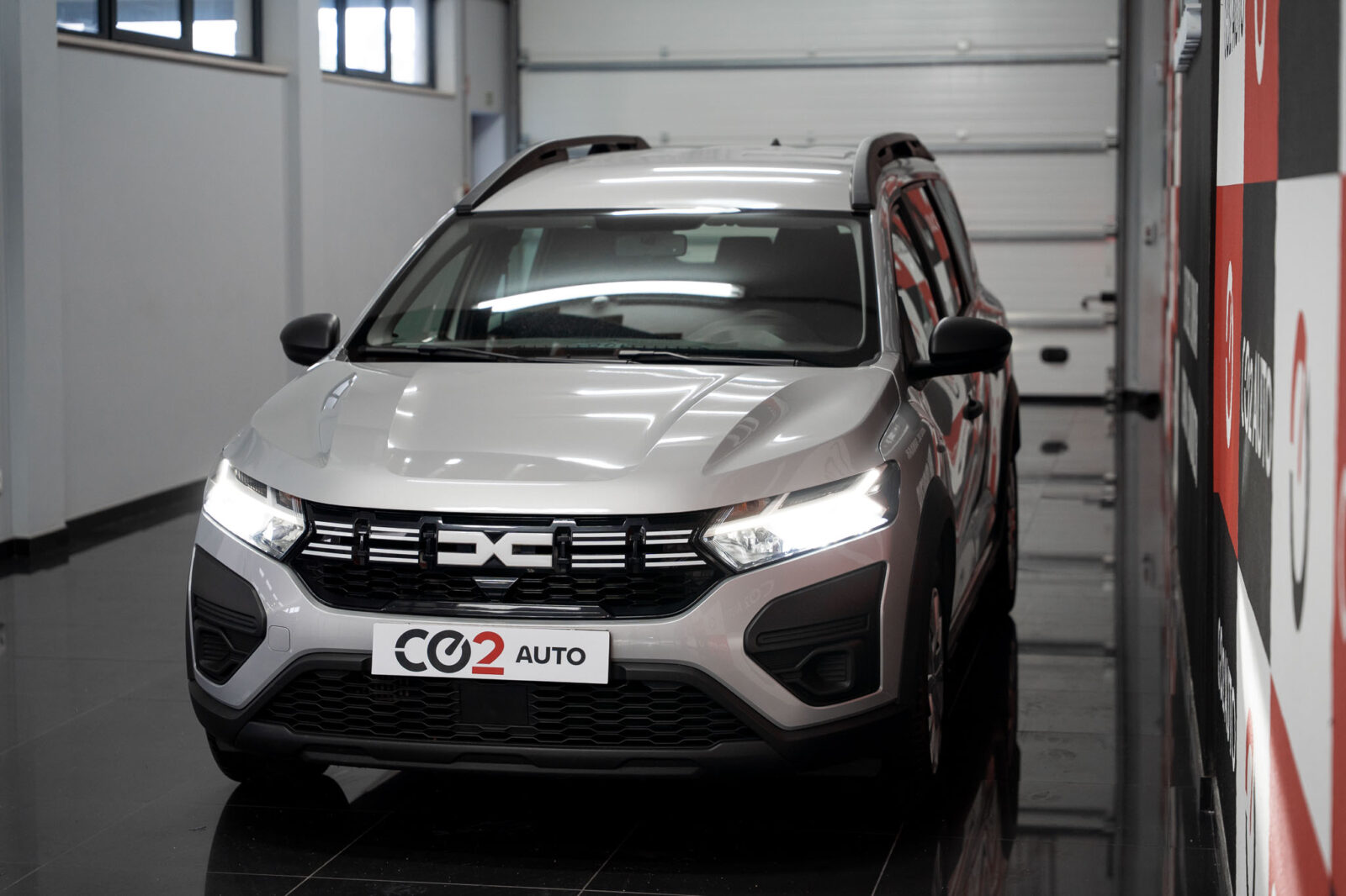 dacia-jogger-1.0-tce-essential-co2-stand-carros-automovel-comprar-pataias-4