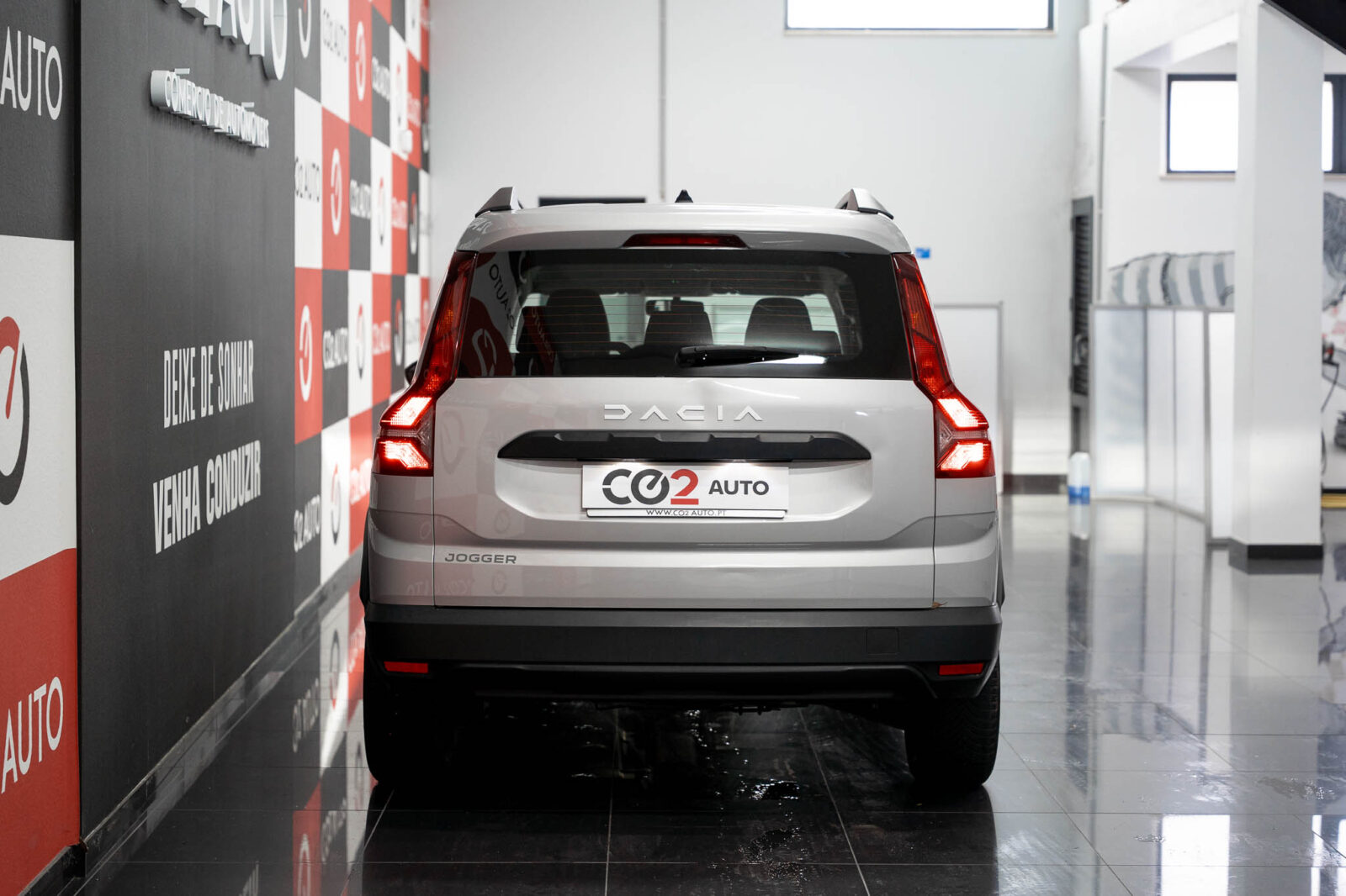 dacia-jogger-1.0-tce-essential-co2-stand-carros-automovel-comprar-pataias-6