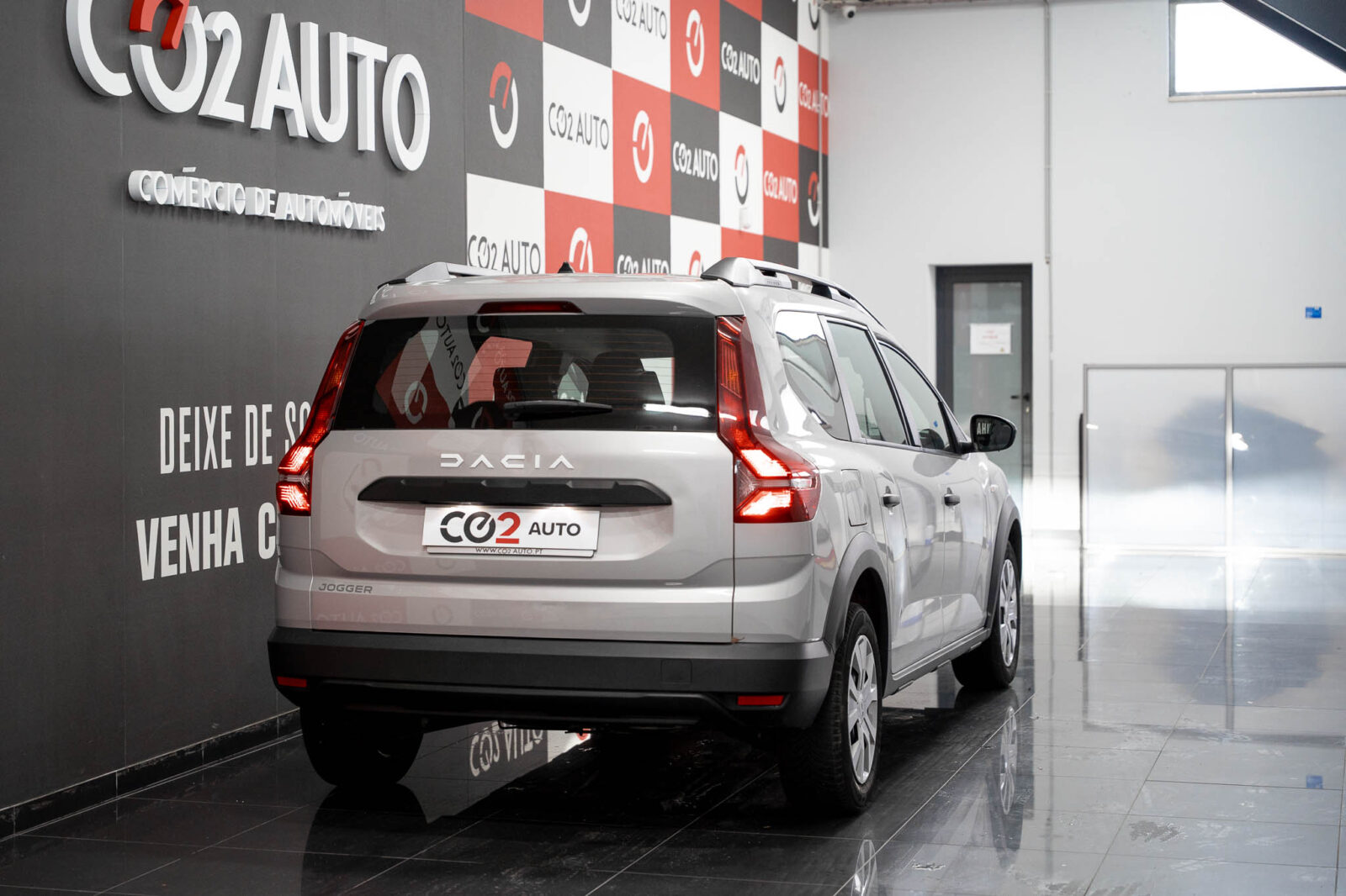 dacia-jogger-1.0-tce-essential-co2-stand-carros-automovel-comprar-pataias-8