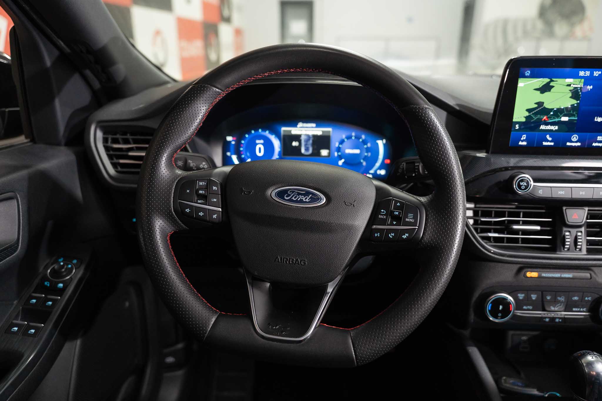 ford-kuga-st-line-x 1.5-ecoboost-150cv-co2-stand-carros-automovel-comprar-pataias-10