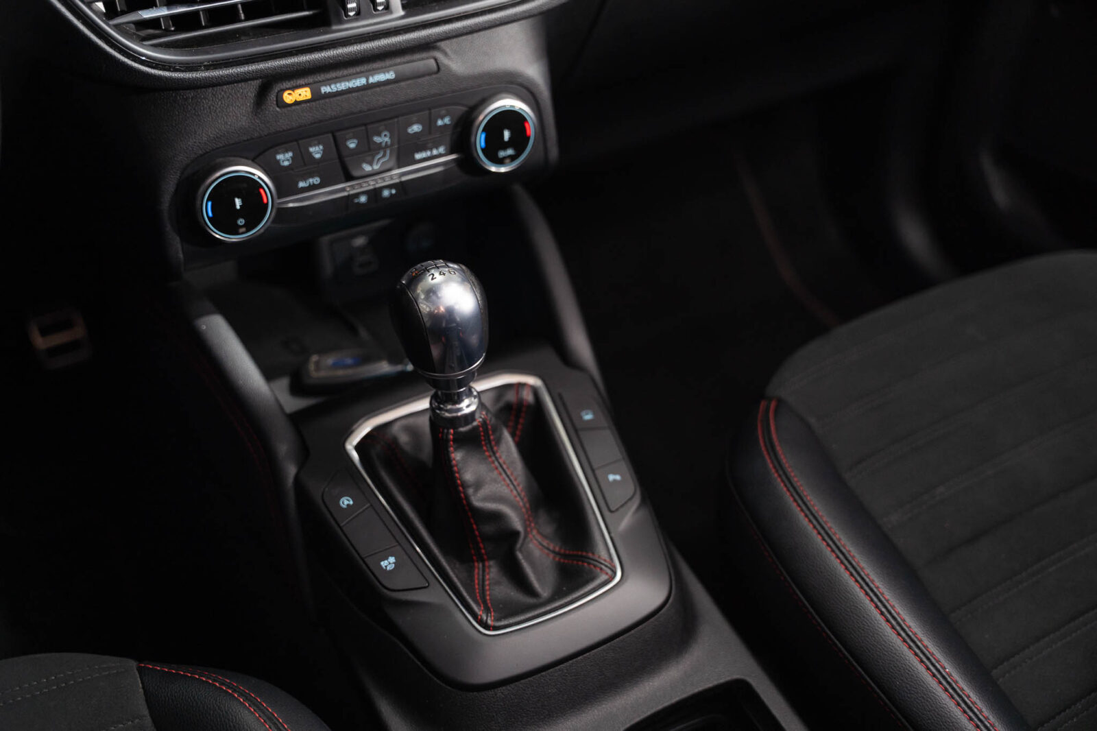 ford-kuga-st-line-x 1.5-ecoboost-150cv-co2-stand-carros-automovel-comprar-pataias-15