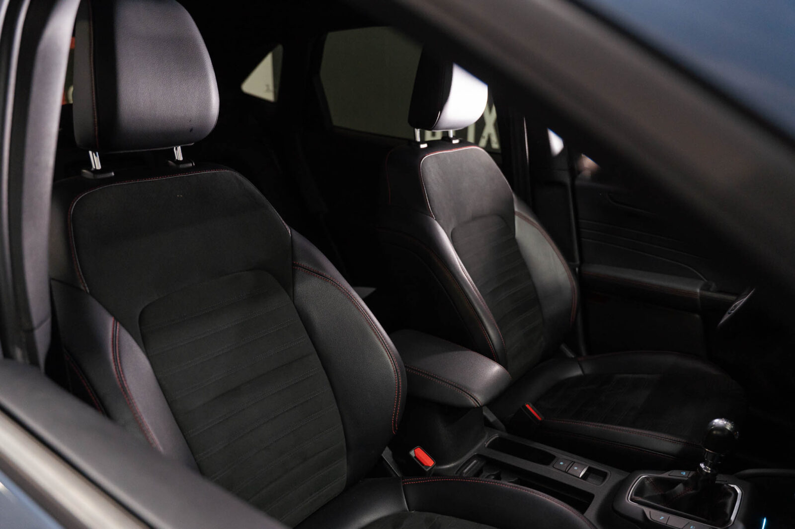 ford-kuga-st-line-x 1.5-ecoboost-150cv-co2-stand-carros-automovel-comprar-pataias-25