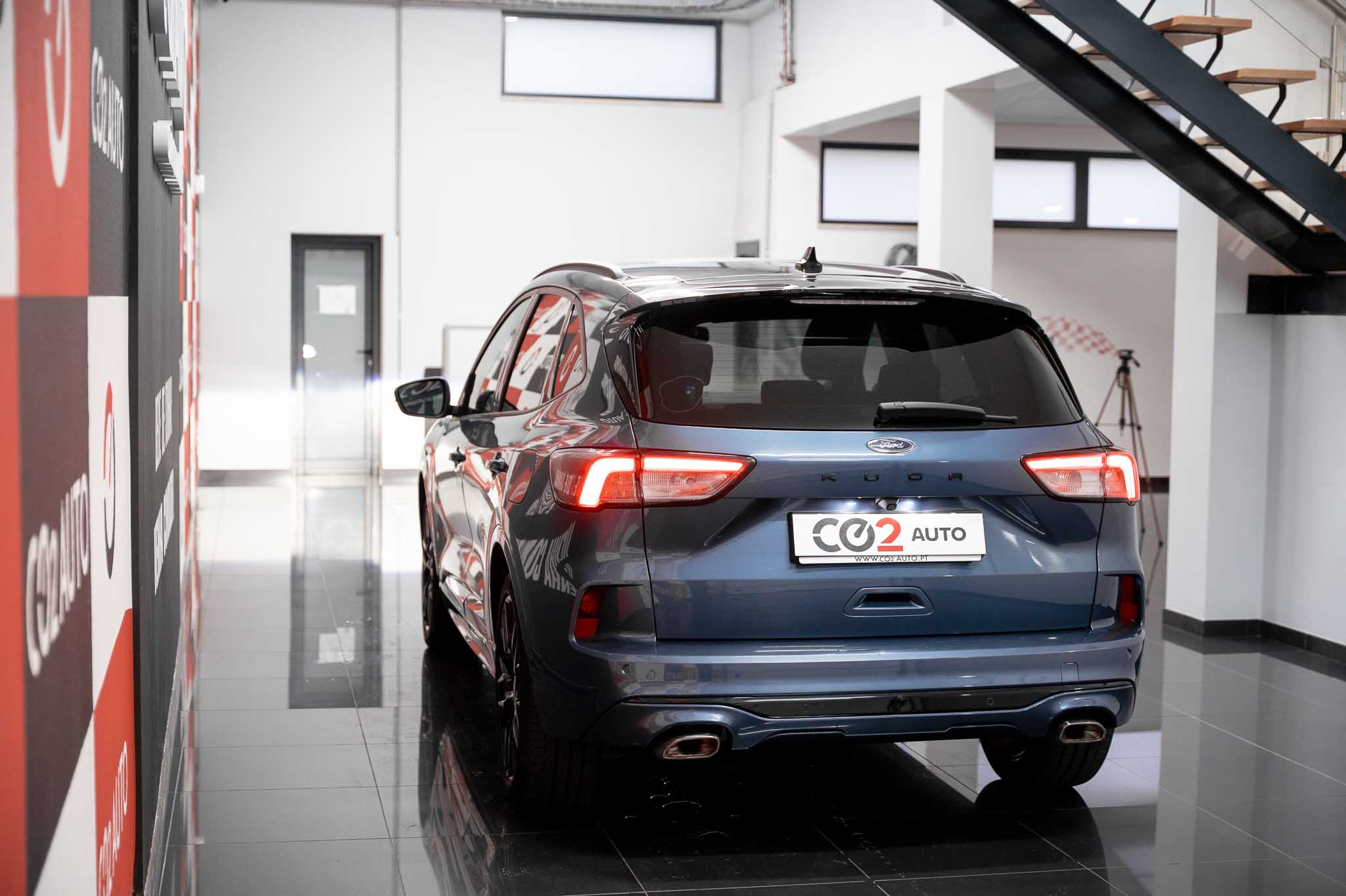 ford-kuga-st-line-x 1.5-ecoboost-150cv-co2-stand-carros-automovel-comprar-pataias-6