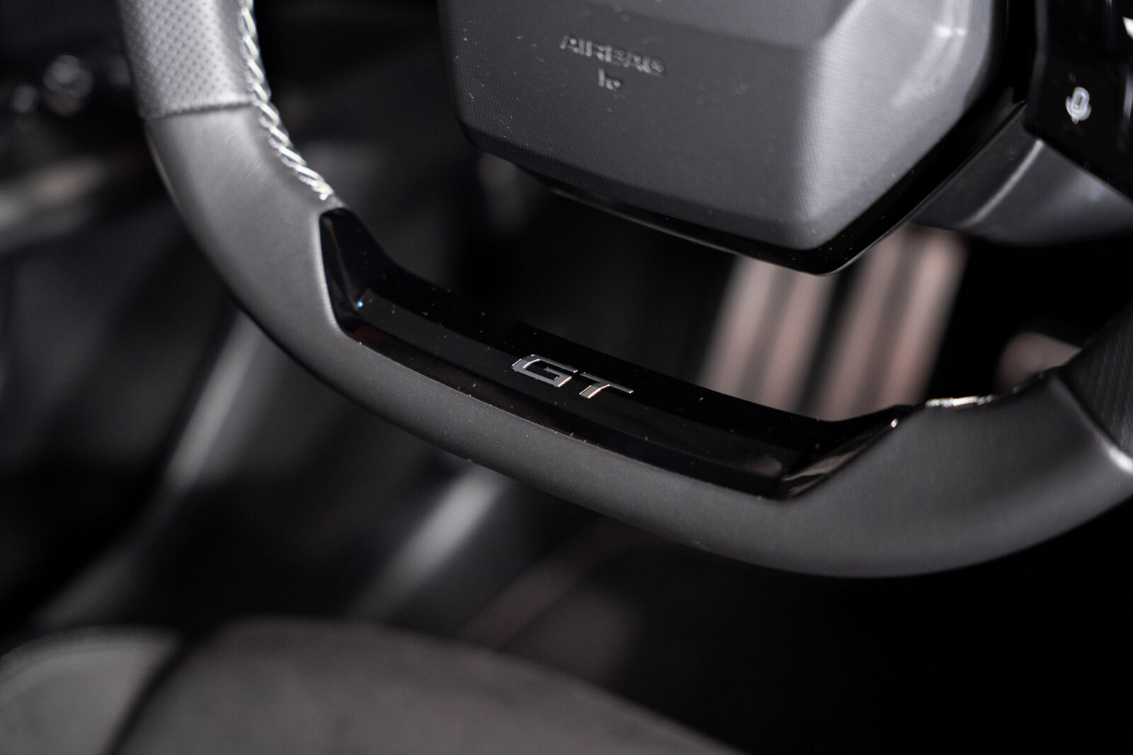 peugeot-3008-1.2-gt-hybrid-145-cv-co2-stand-carros-automovel-comprar-pataias-15