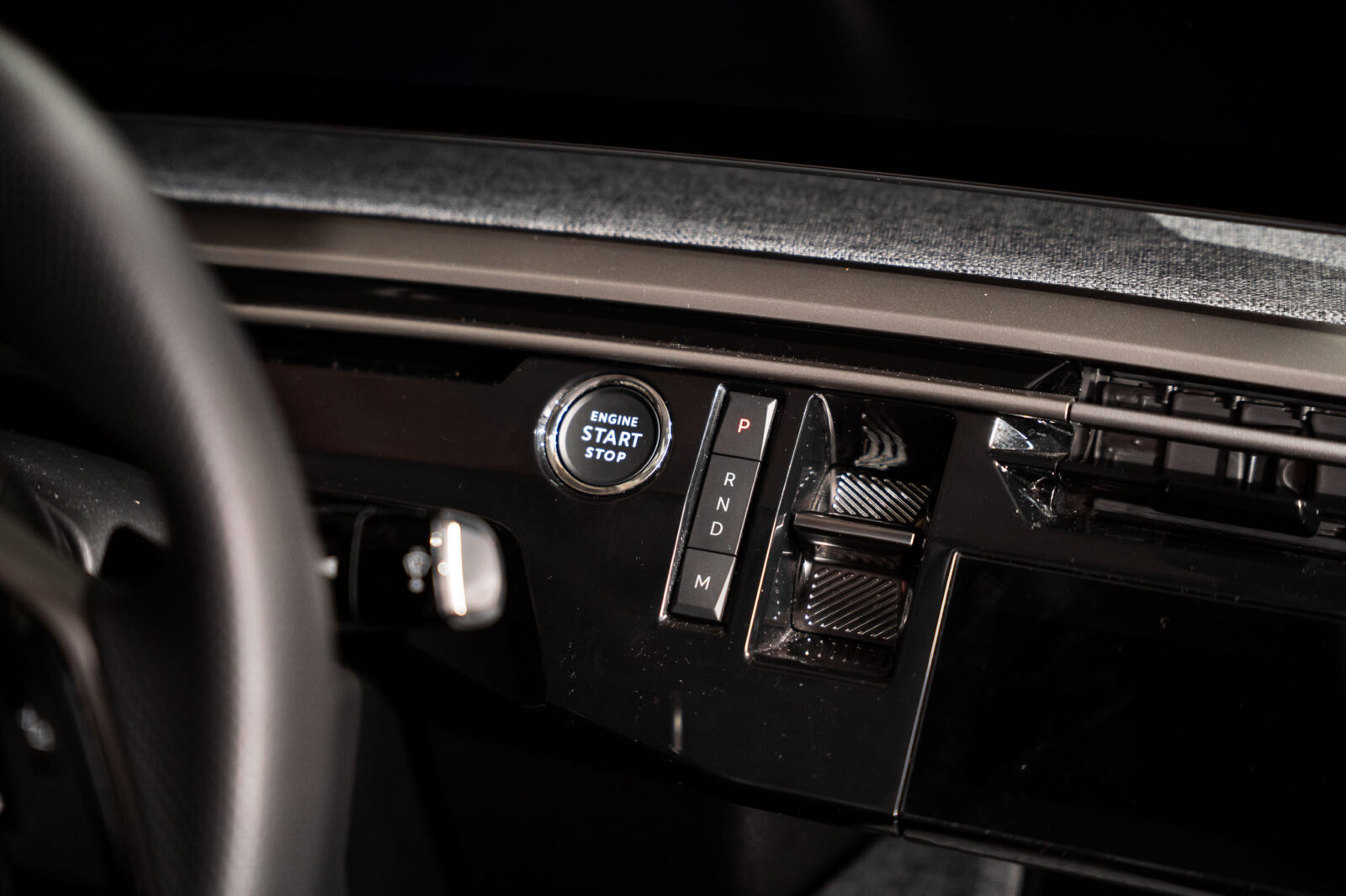 peugeot-3008-1.2-gt-hybrid-145-cv-co2-stand-carros-automovel-comprar-pataias-18