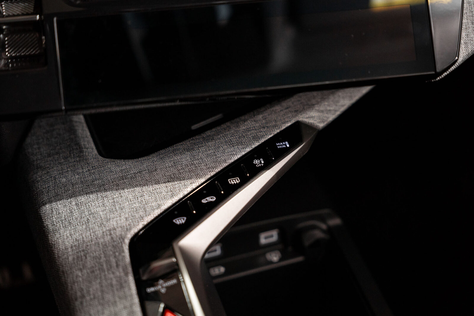 peugeot-3008-1.2-gt-hybrid-145-cv-co2-stand-carros-automovel-comprar-pataias-19