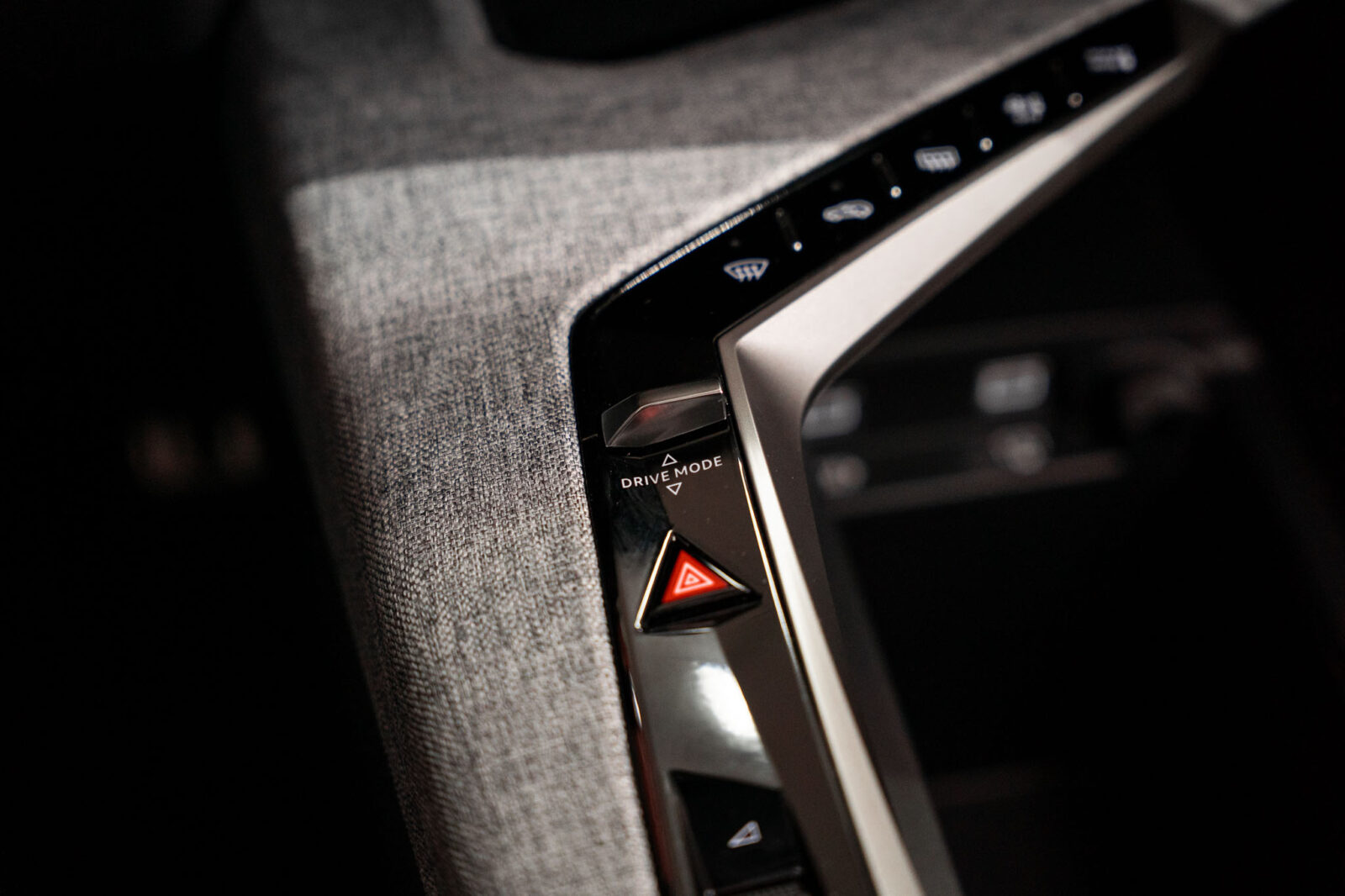 peugeot-3008-1.2-gt-hybrid-145-cv-co2-stand-carros-automovel-comprar-pataias-20