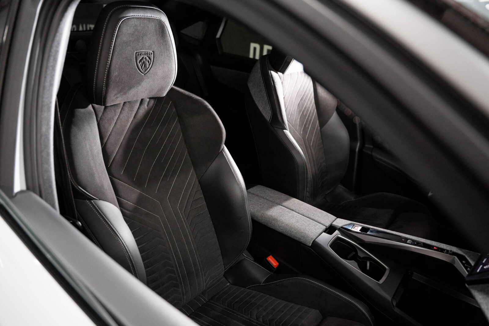 peugeot-3008-1.2-gt-hybrid-145-cv-co2-stand-carros-automovel-comprar-pataias-23