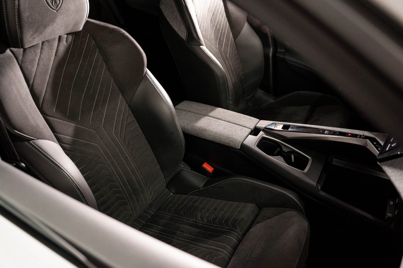 peugeot-3008-1.2-gt-hybrid-145-cv-co2-stand-carros-automovel-comprar-pataias-24