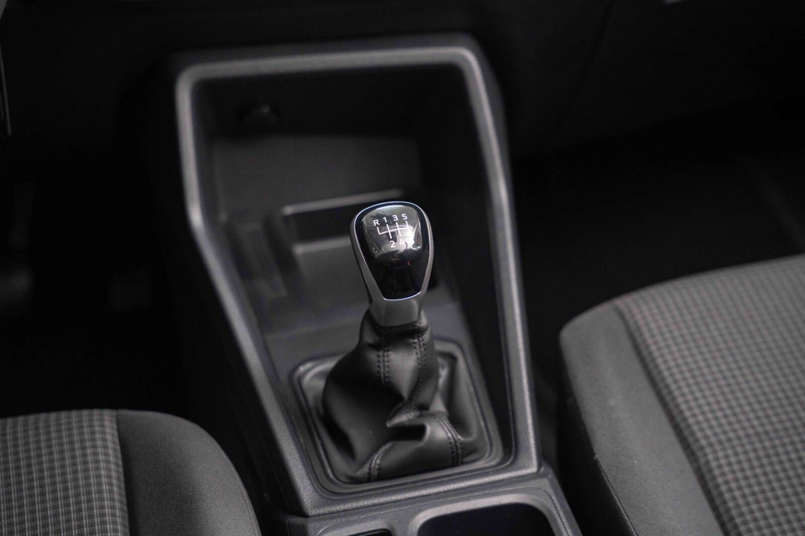volkswagen-caddy-7-lugares-co2-pataias-cinzento-13