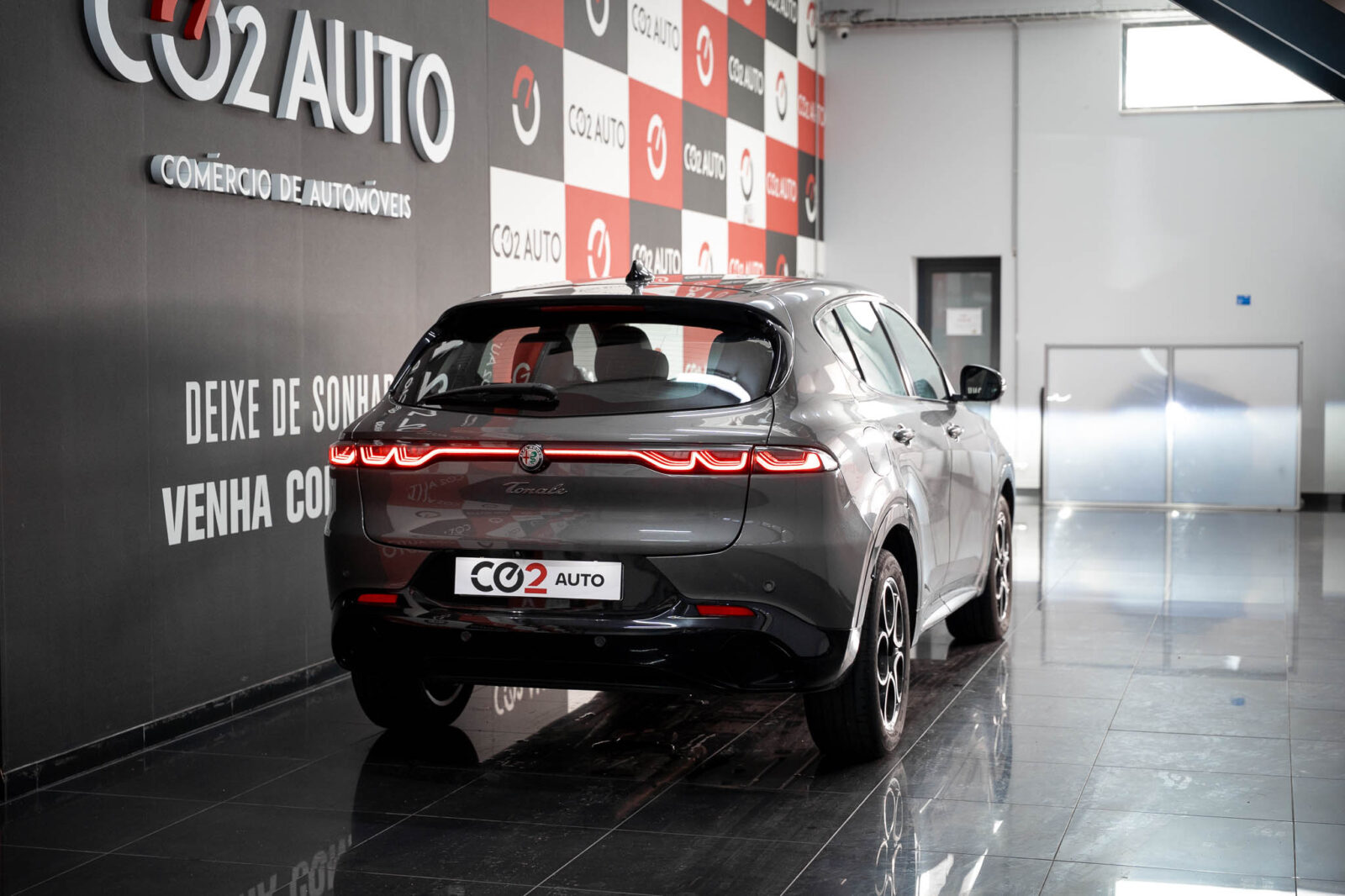 alfa-romeo-tonale-cinzento-stand-carros-automovel-comprar-pataias-47