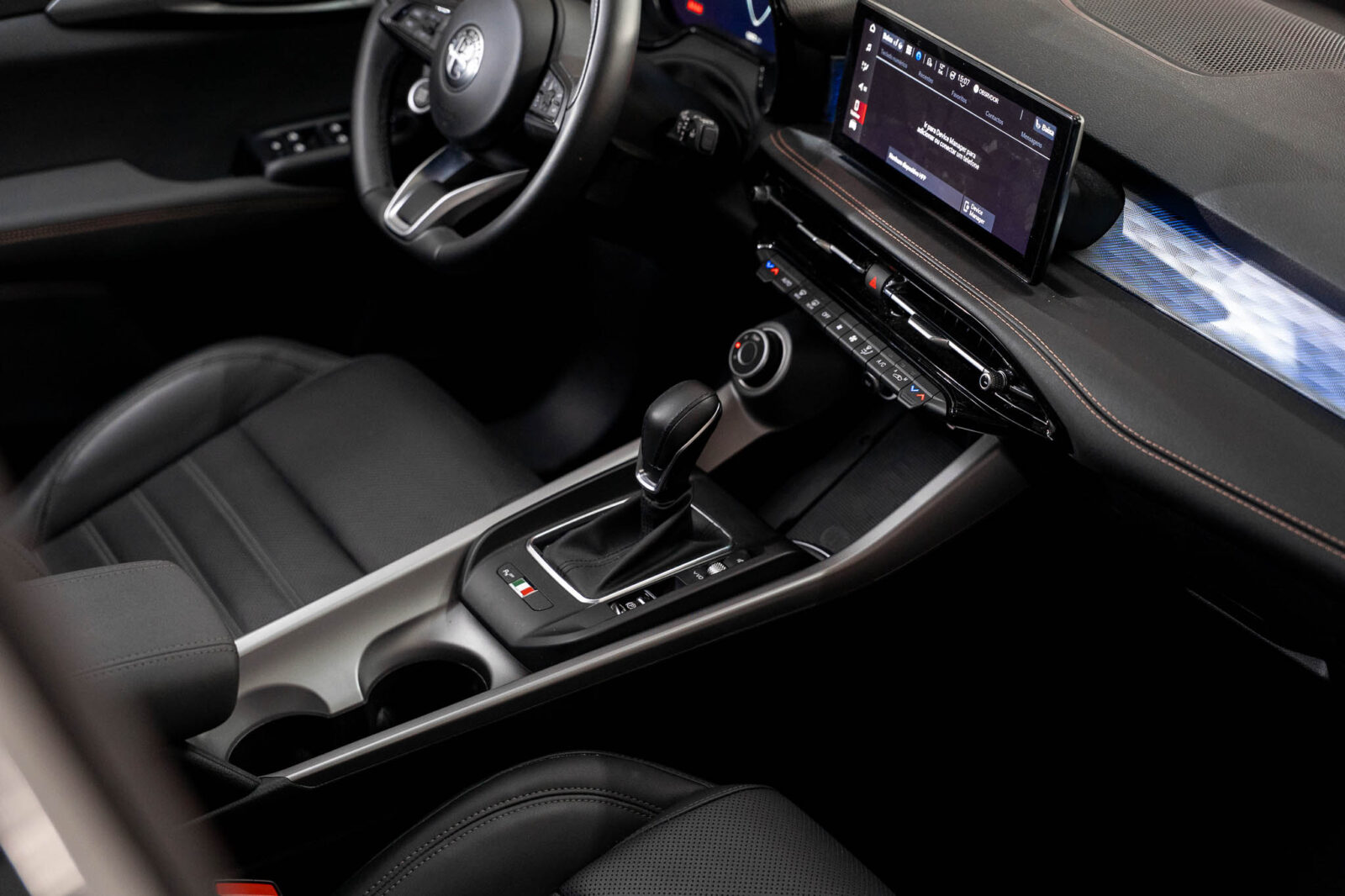 alfa-romeo-tonale-cinzento-stand-carros-automovel-comprar-pataias-61