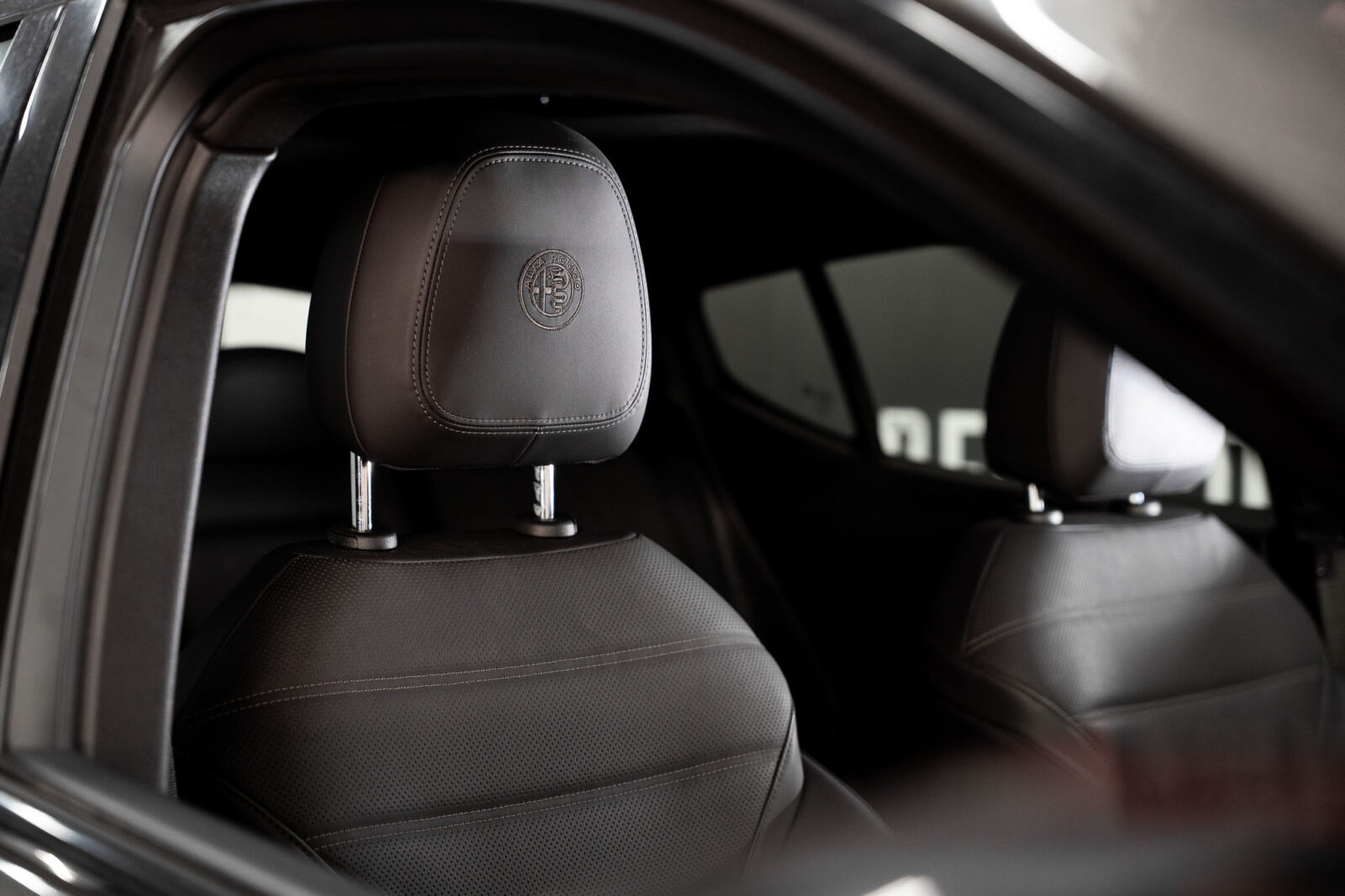 alfa-romeo-tonale-cinzento-stand-carros-automovel-comprar-pataias-62