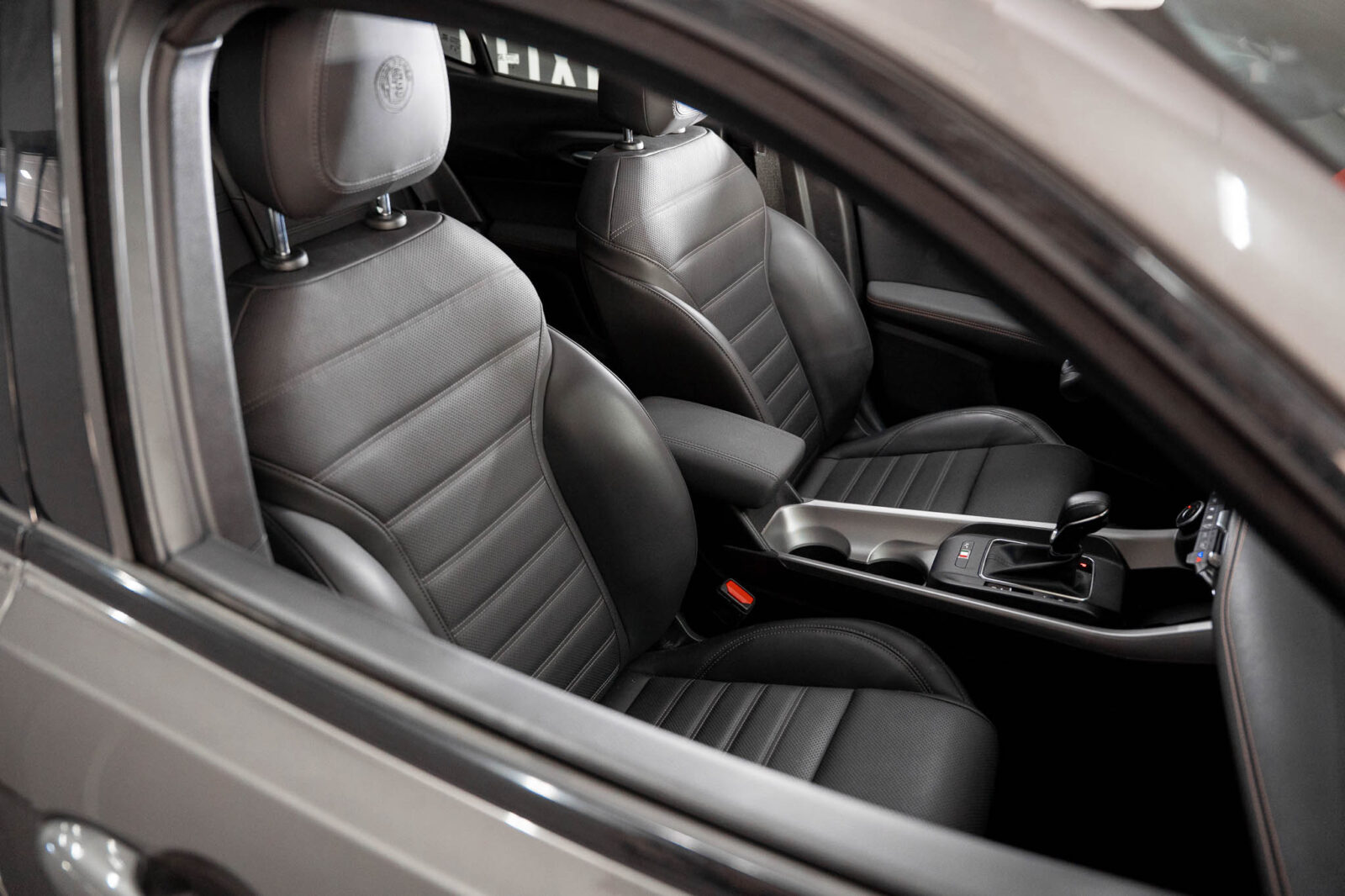 alfa-romeo-tonale-cinzento-stand-carros-automovel-comprar-pataias-63