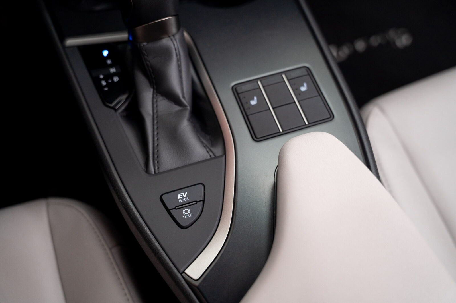 lexus-ux-250h-stand-carros-automovel-comprar-pataias-17