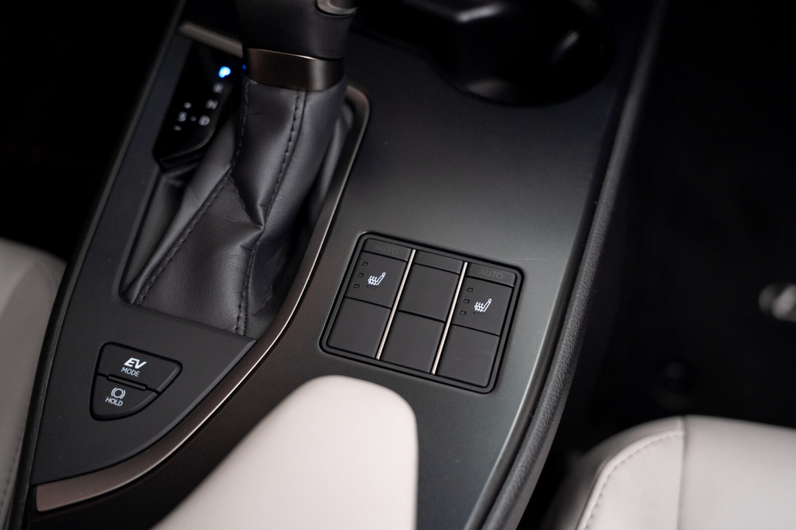 lexus-ux-250h-stand-carros-automovel-comprar-pataias-18