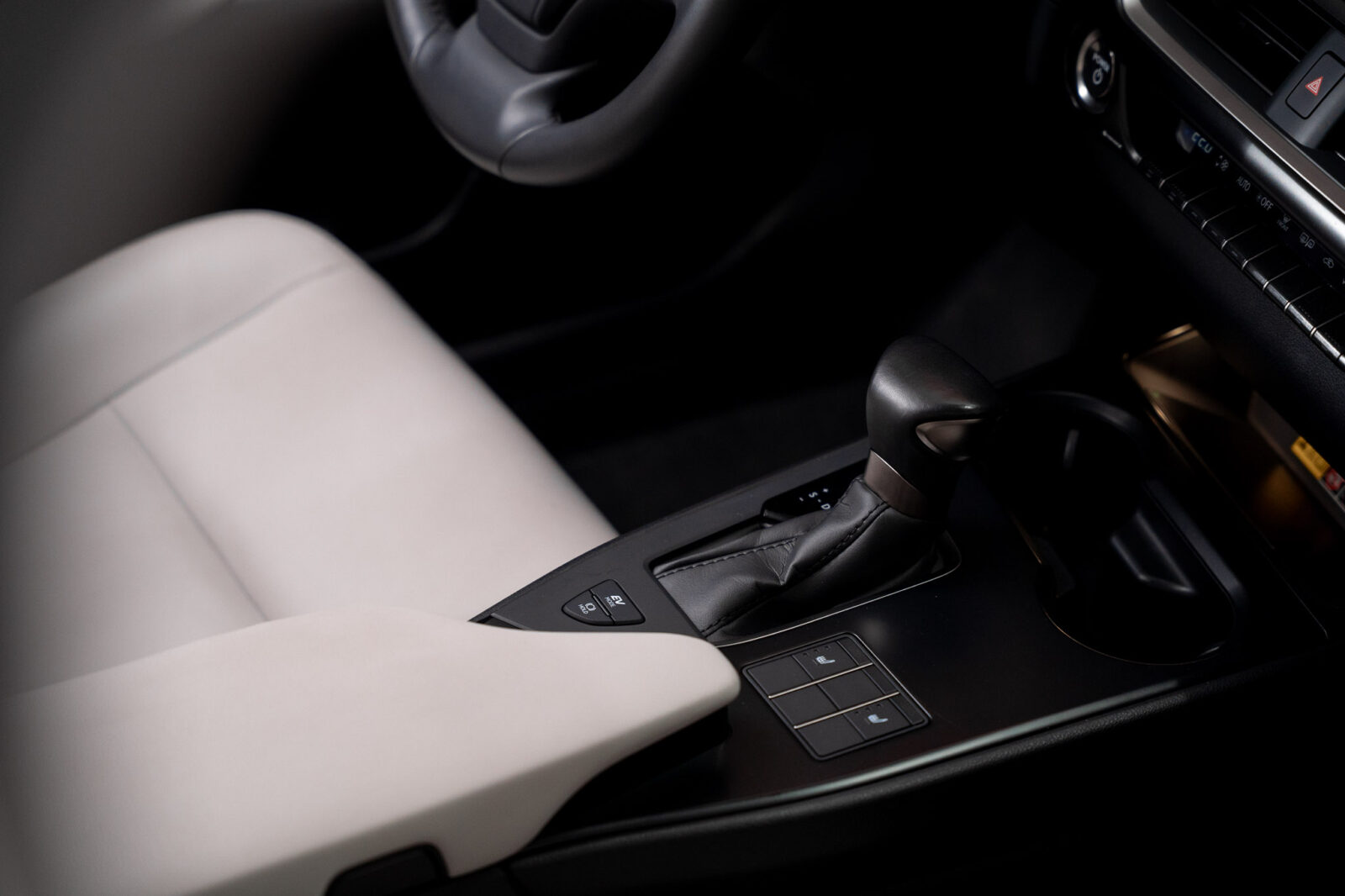 lexus-ux-250h-stand-carros-automovel-comprar-pataias-29