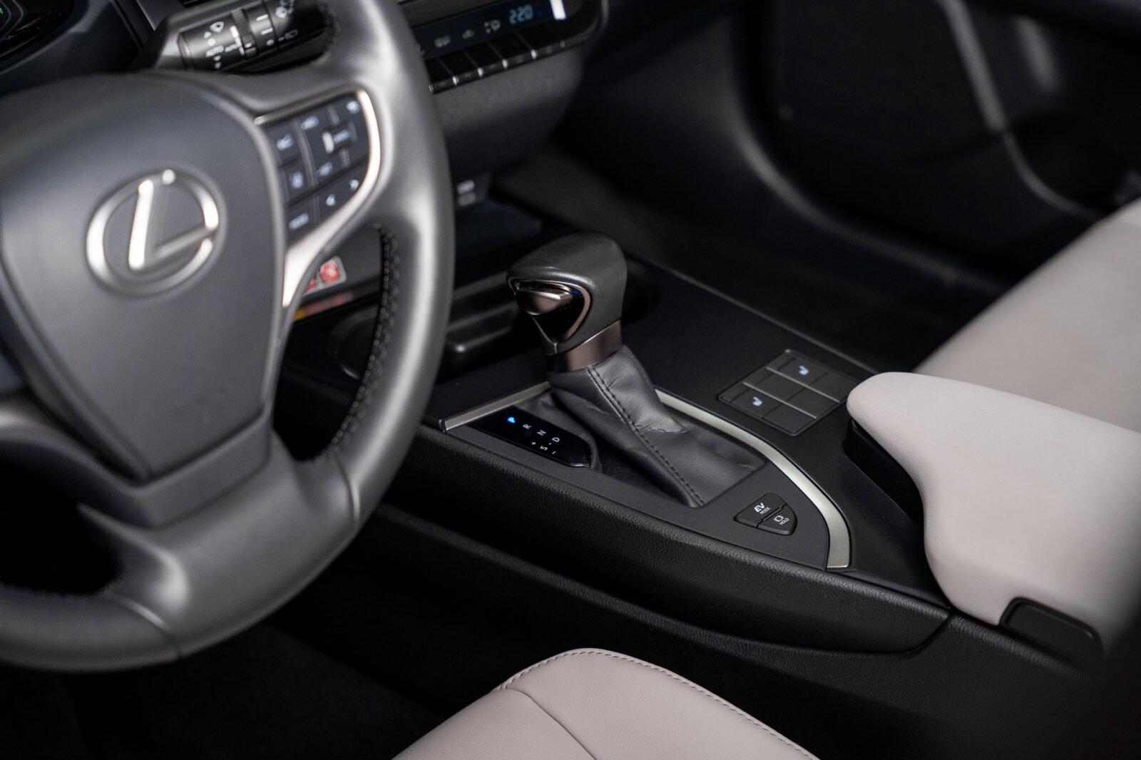 lexus-ux-250h-stand-carros-automovel-comprar-pataias-36