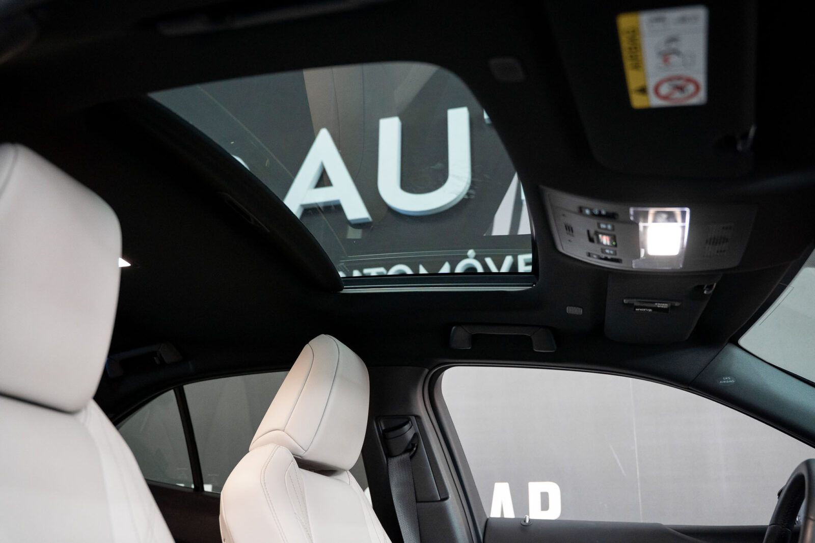 lexus-ux-250h-stand-carros-automovel-comprar-pataias-37